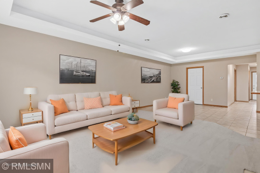 225-Helen-St-13 - Living Room - Standard - 2.jpg