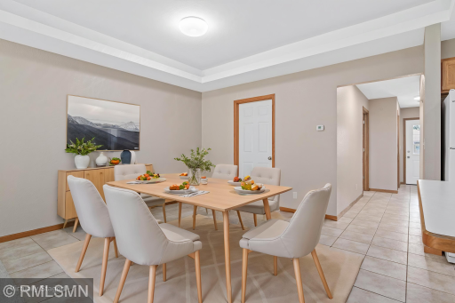 225-Helen-St-16 - Dining Room - Standard - 2.jpg