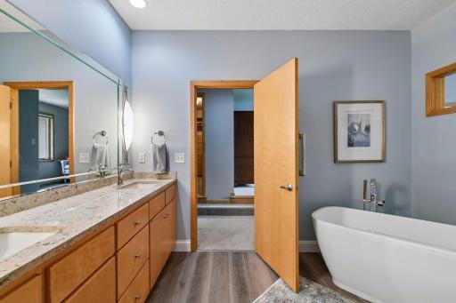 290 Grace Pointe Court, Wayzata, MN 55391
