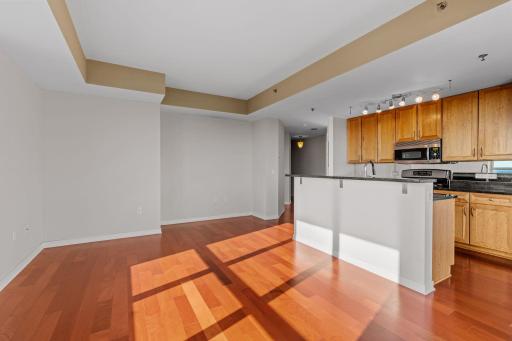 Minneapolis, MN 55404