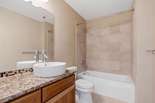 Minneapolis, MN 55404