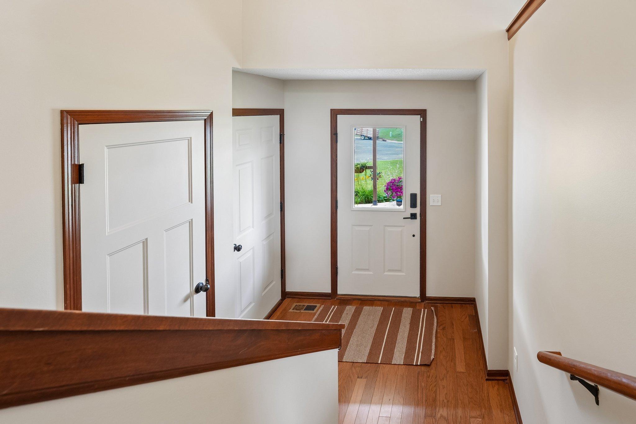 5-web-or-mls-209th St N-S1707-005.jpg