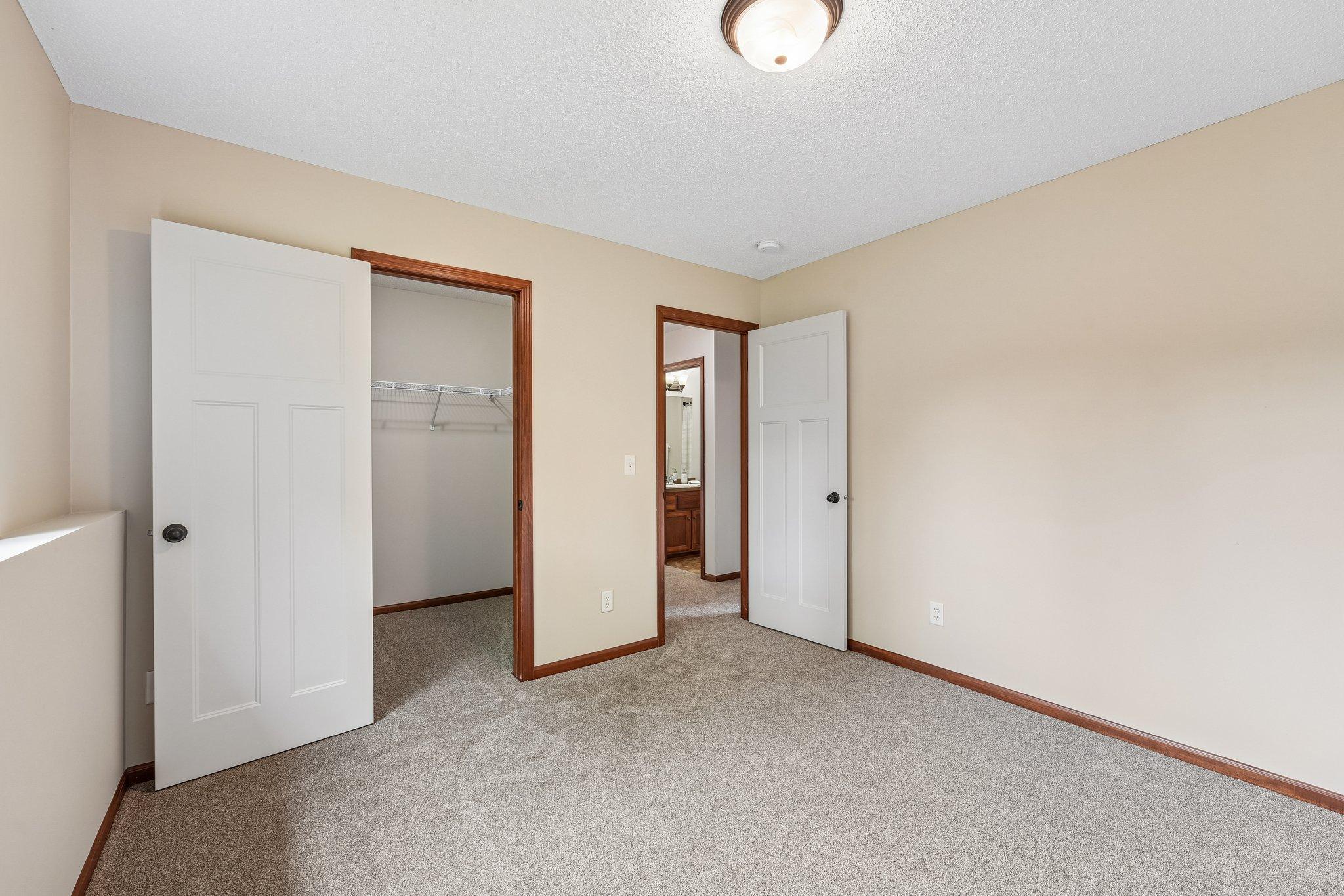 29-web-or-mls-209th St N-S1707-029.jpg