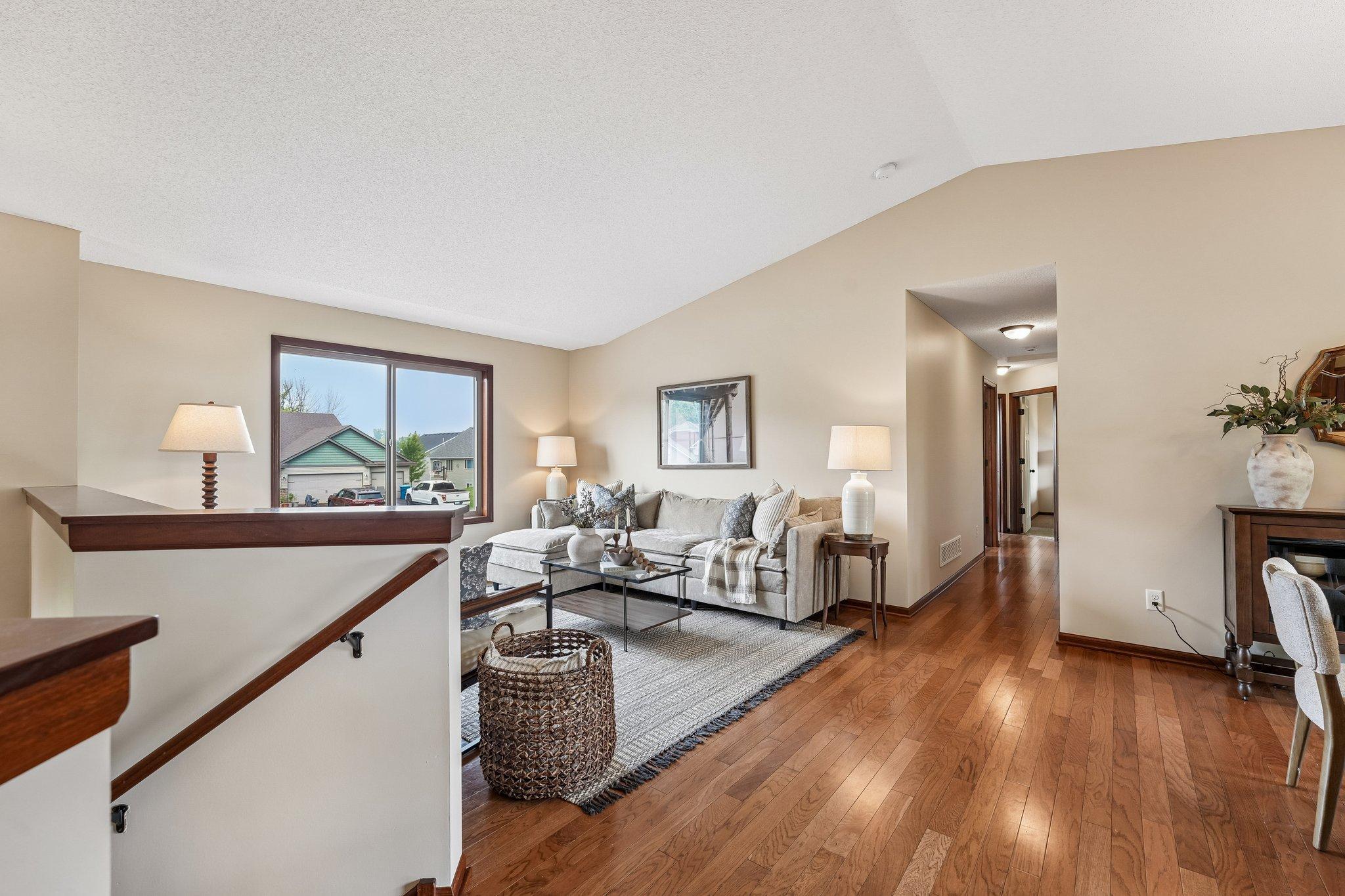 8-web-or-mls-209th St N-S1707-008.jpg