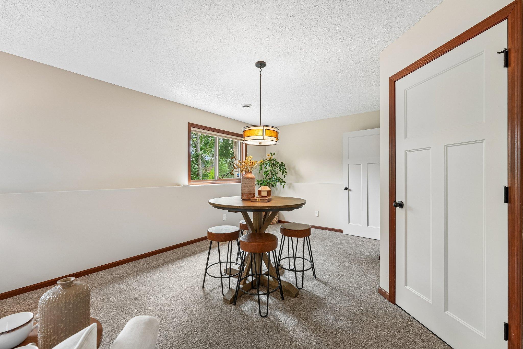 14-web-or-mls-209th St N-S1707-014.jpg