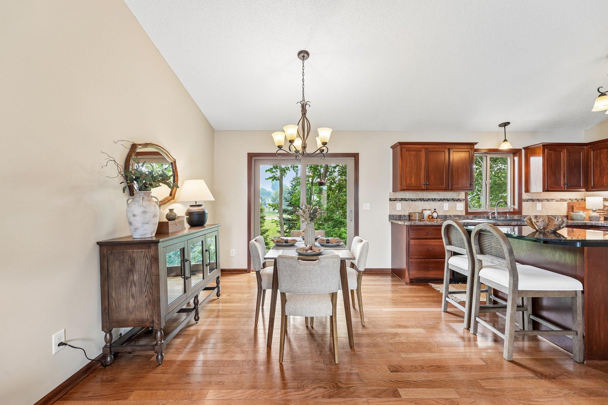 15-web-or-mls-209th St N-S1707-015.jpg