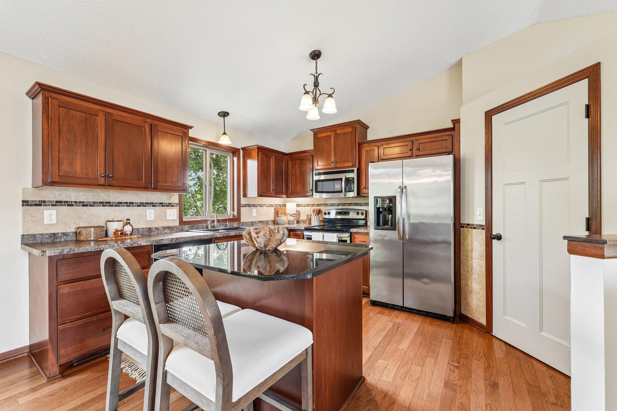 18-web-or-mls-209th St N-S1707-018.jpg