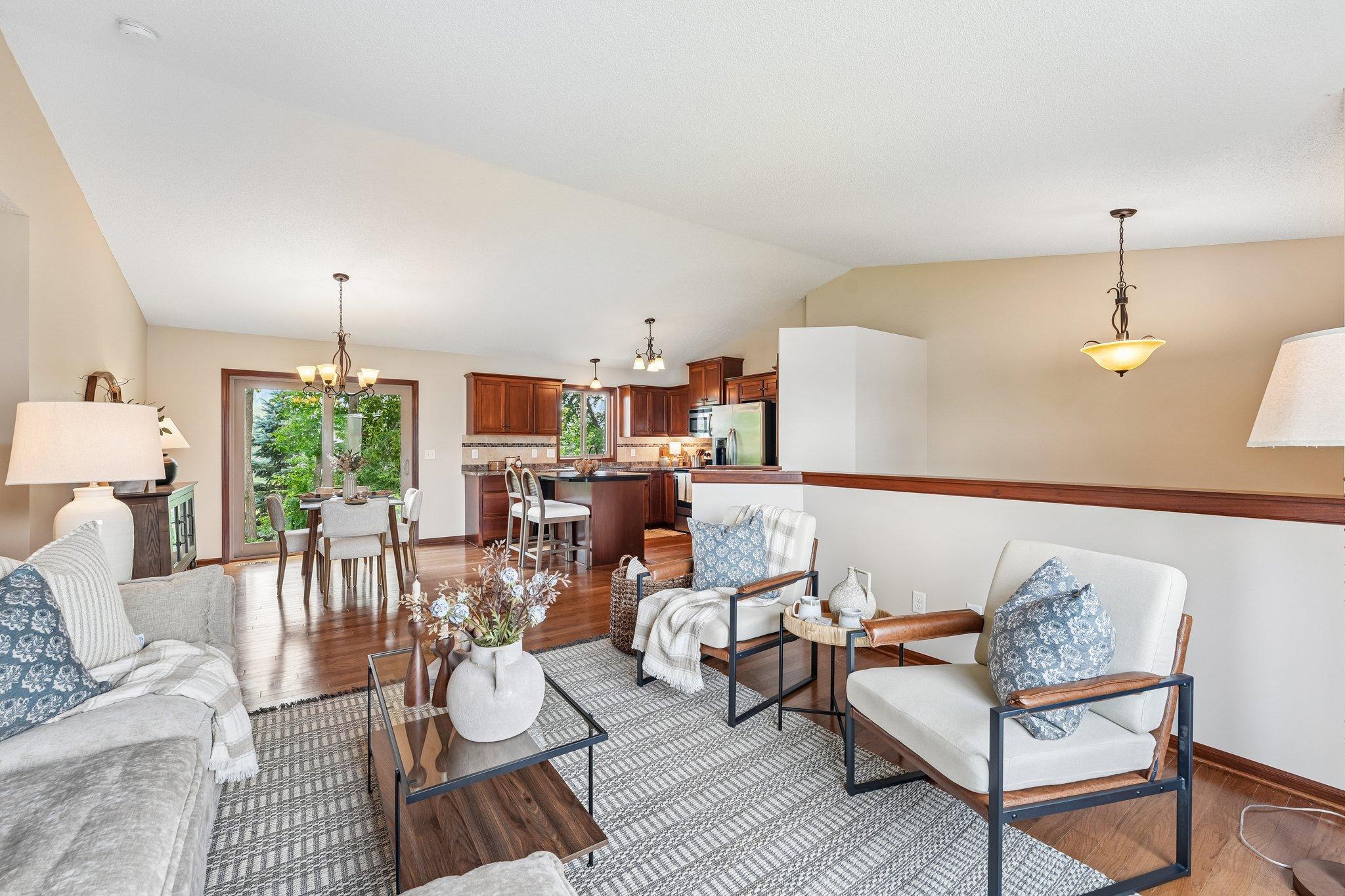 11-web-or-mls-209th St N-S1707-011.jpg