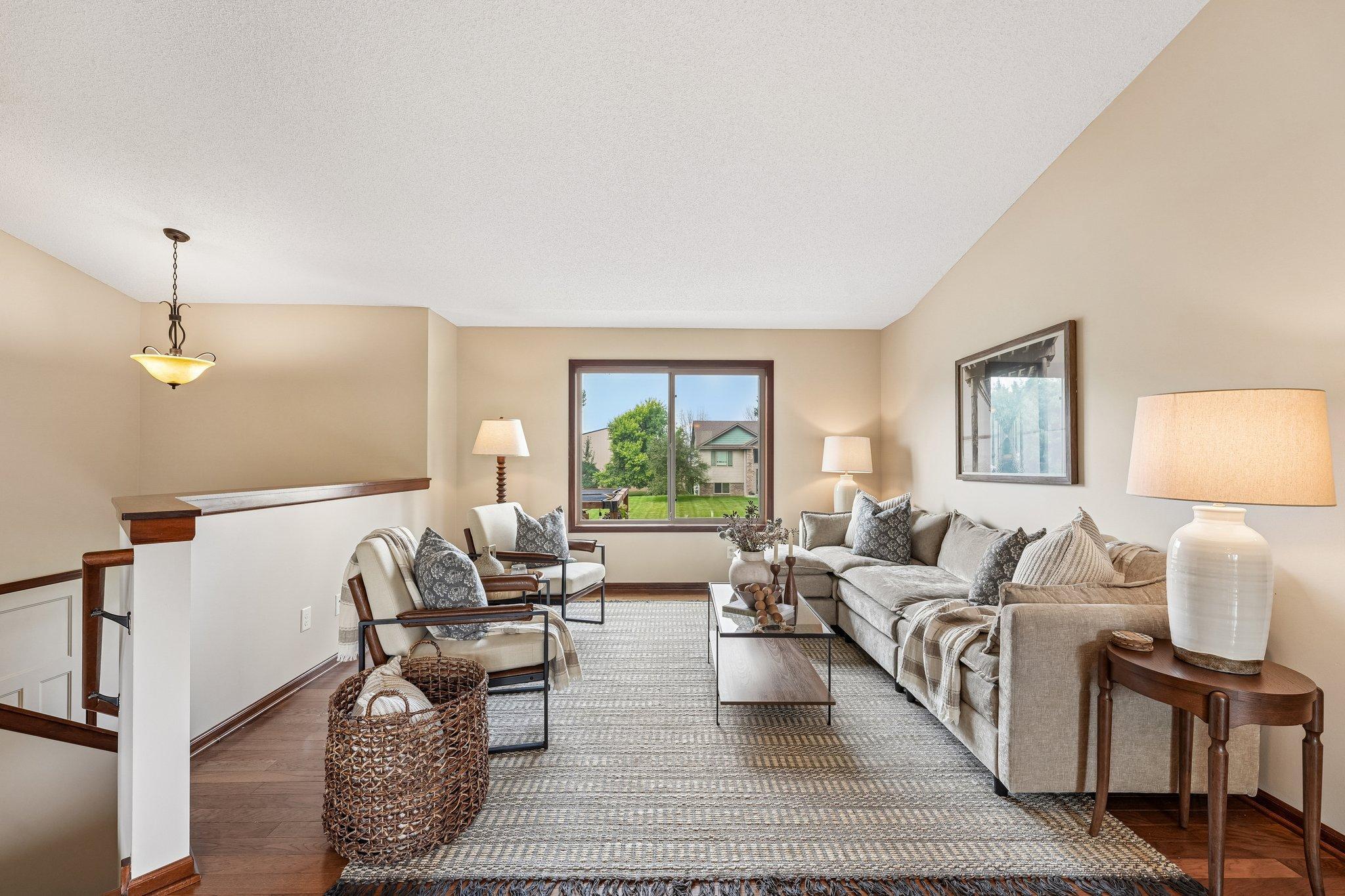 9-web-or-mls-209th St N-S1707-009.jpg