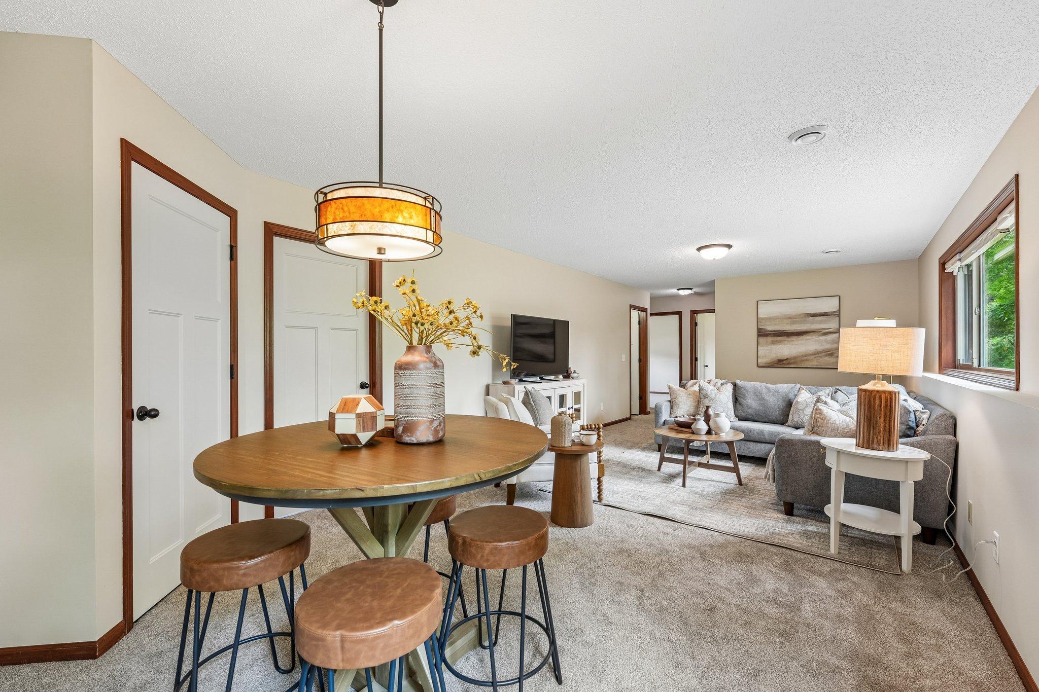 13-web-or-mls-209th St N-S1707-013.jpg