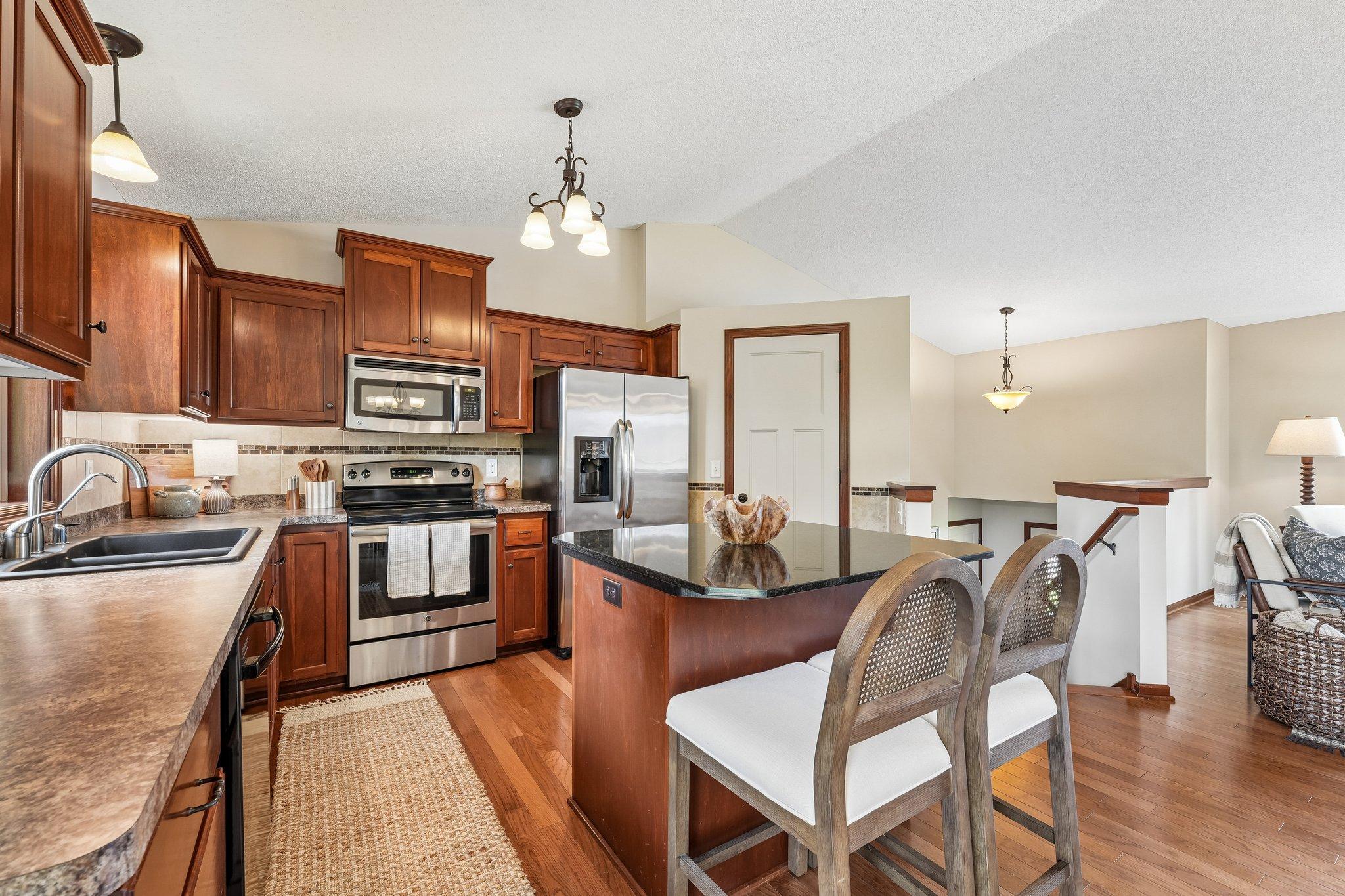 19-web-or-mls-209th St N-S1707-019.jpg
