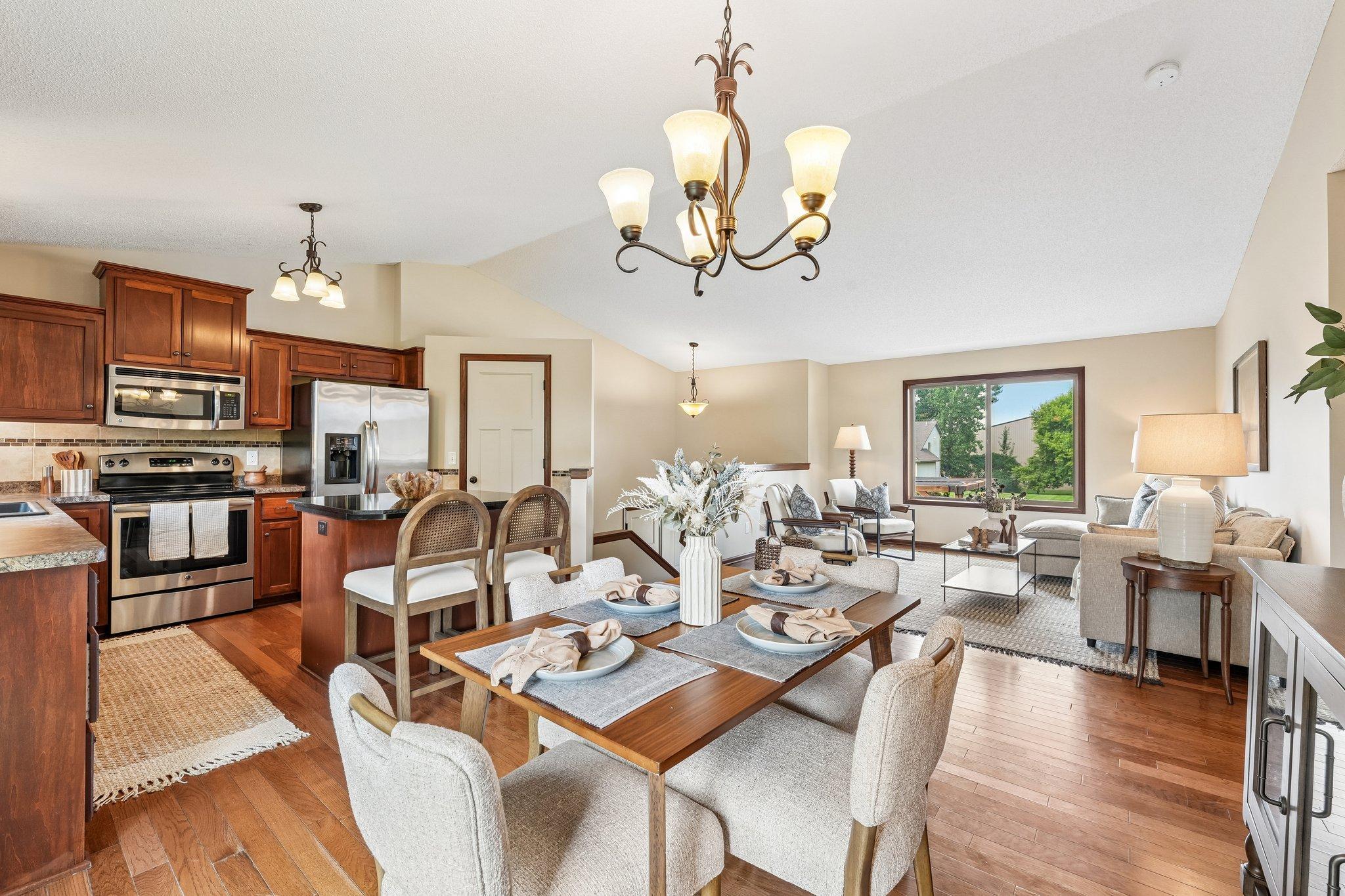 17-web-or-mls-209th St N-S1707-017.jpg