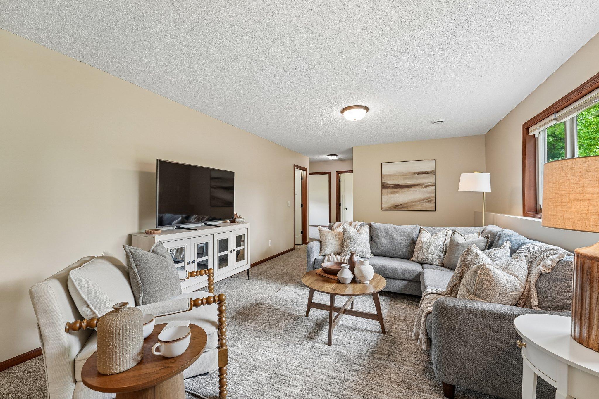 6-web-or-mls-209th St N-S1707-006.jpg
