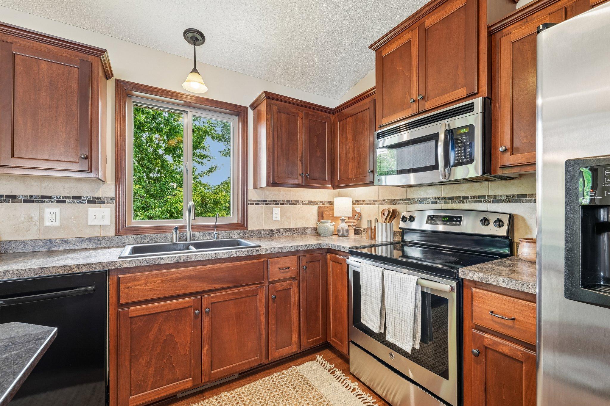 23-web-or-mls-209th St N-S1707-023.jpg