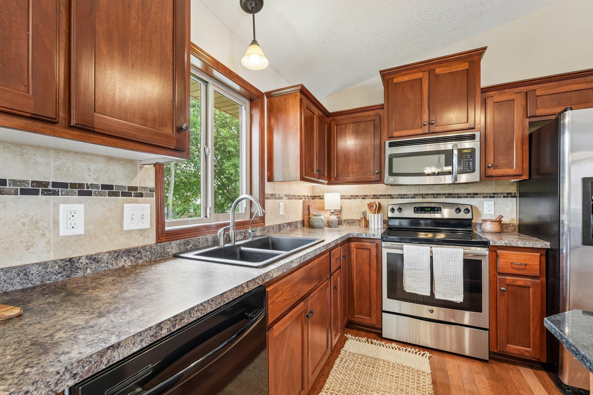 20-web-or-mls-209th St N-S1707-020.jpg