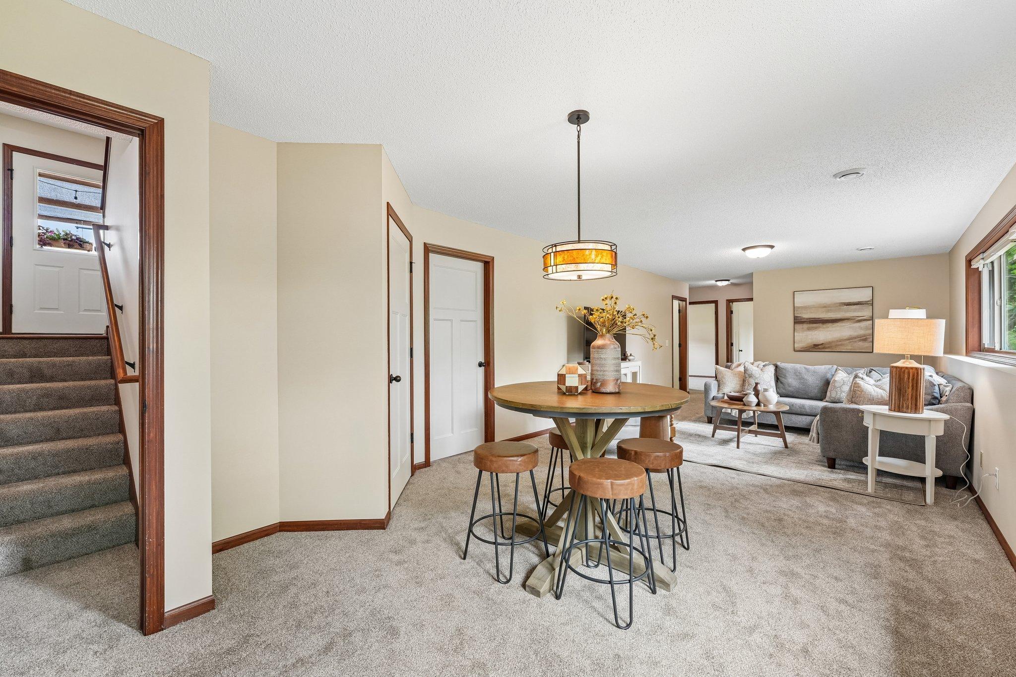 12-web-or-mls-209th St N-S1707-012.jpg