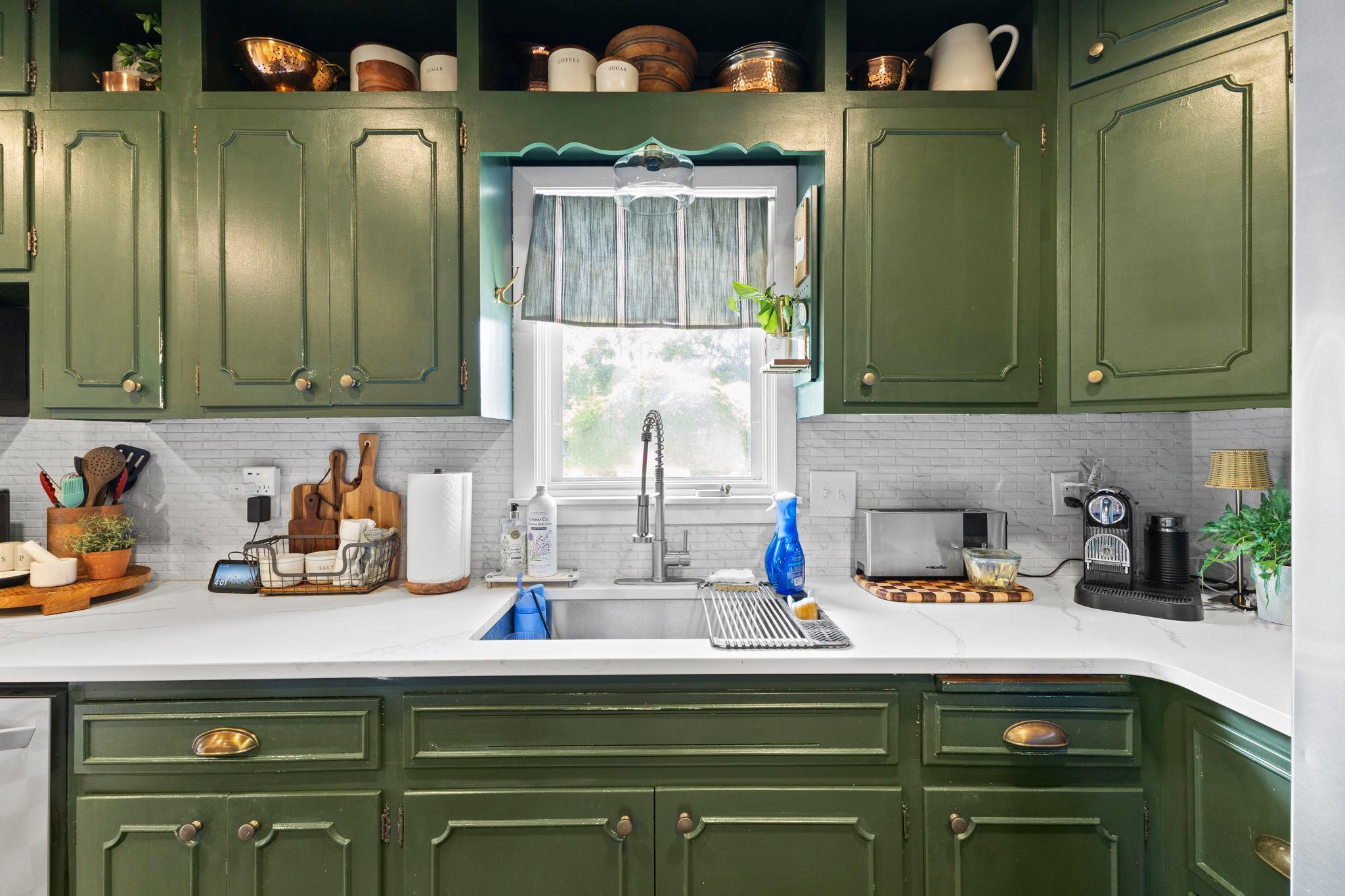 Stunning countertops and classic finishes create a timeless kitchen design.