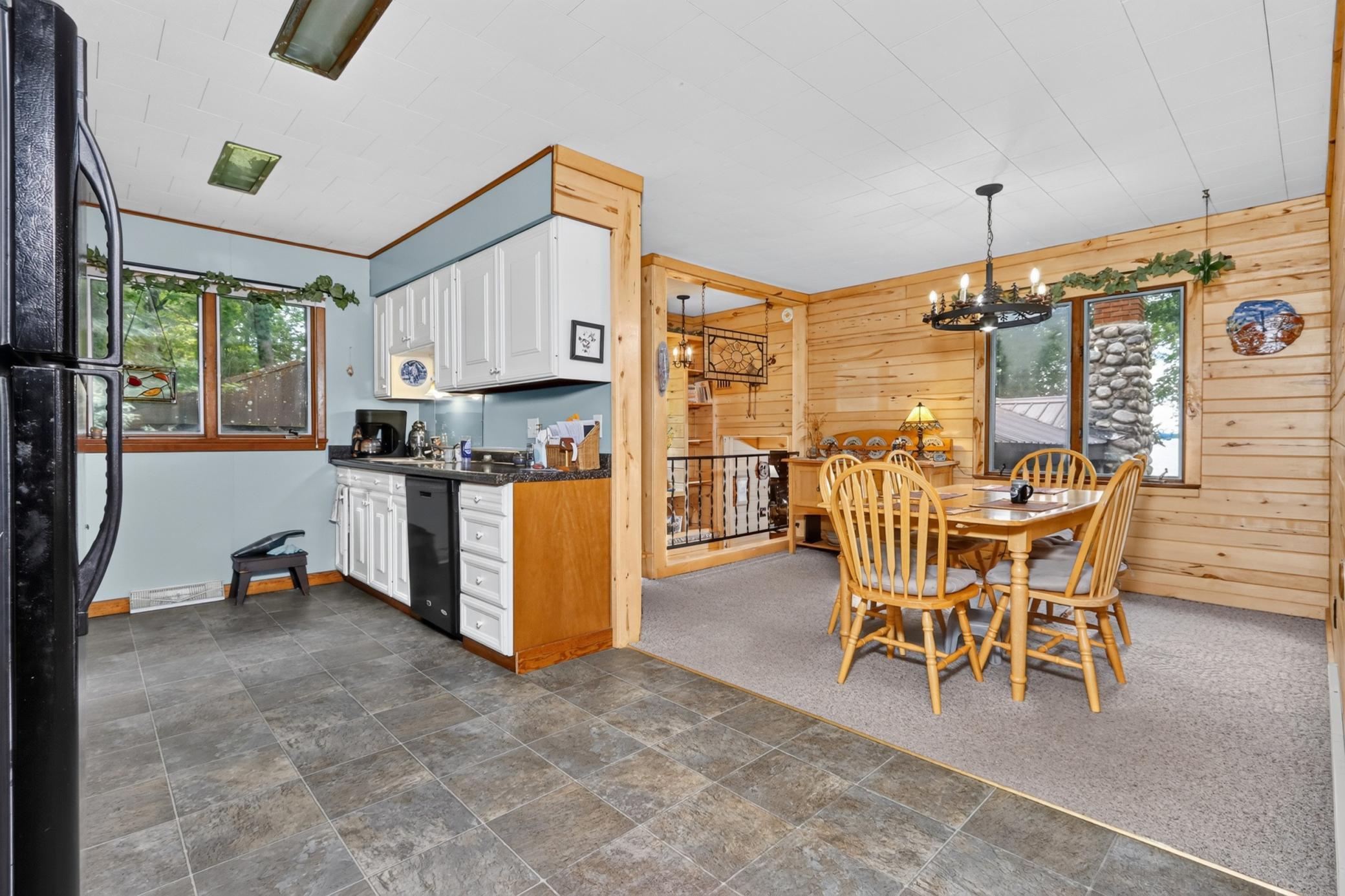 Kitchen/Dining Area