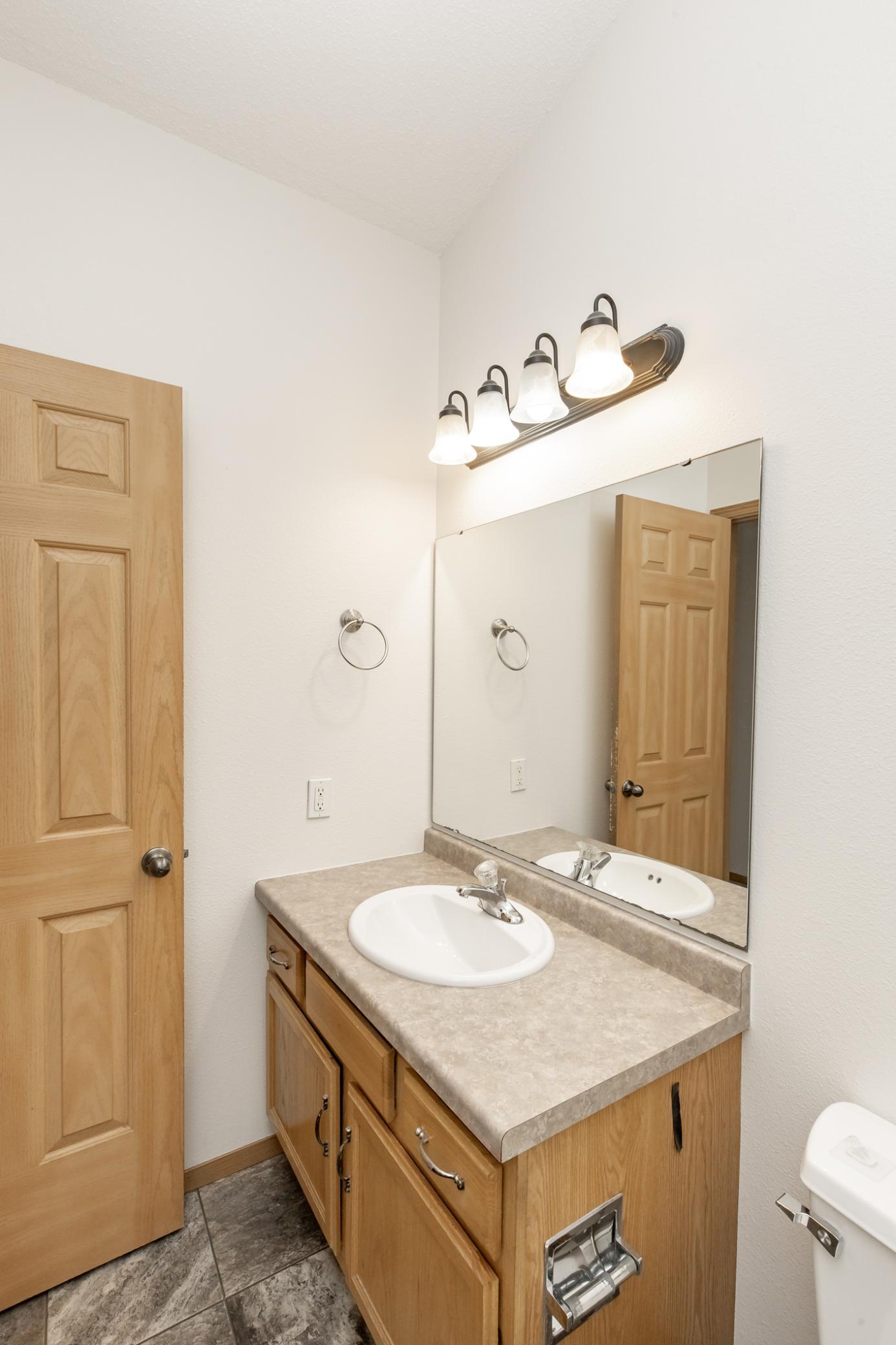Bathroom 1 - Full