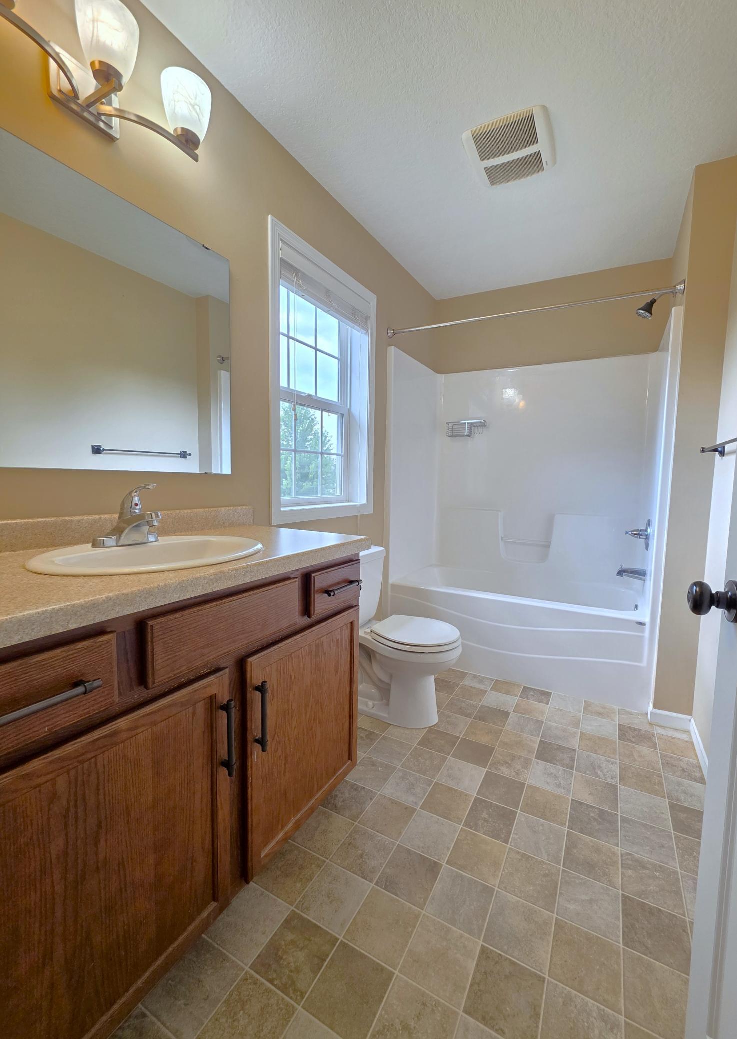 Upper Level Floor Full Bathroom