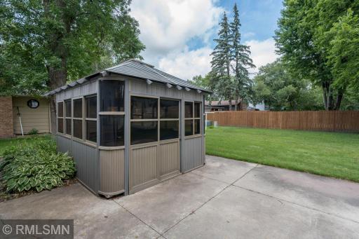 1506 James Drive, Mankato, MN 56003