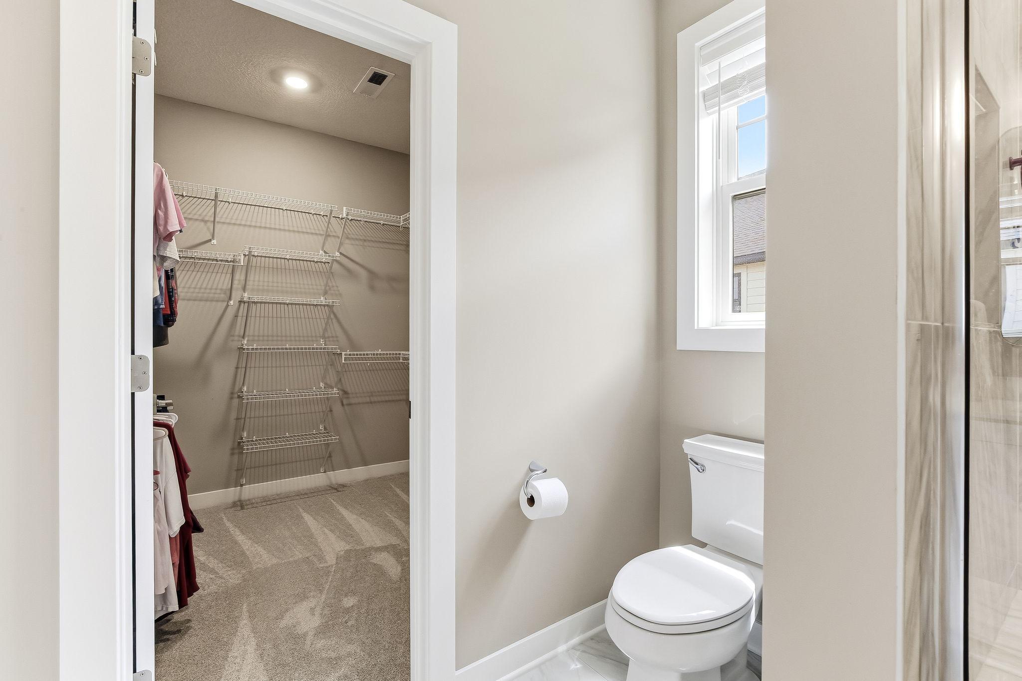 26-web-or-mls-11402-Kings-Ct-35.jpg