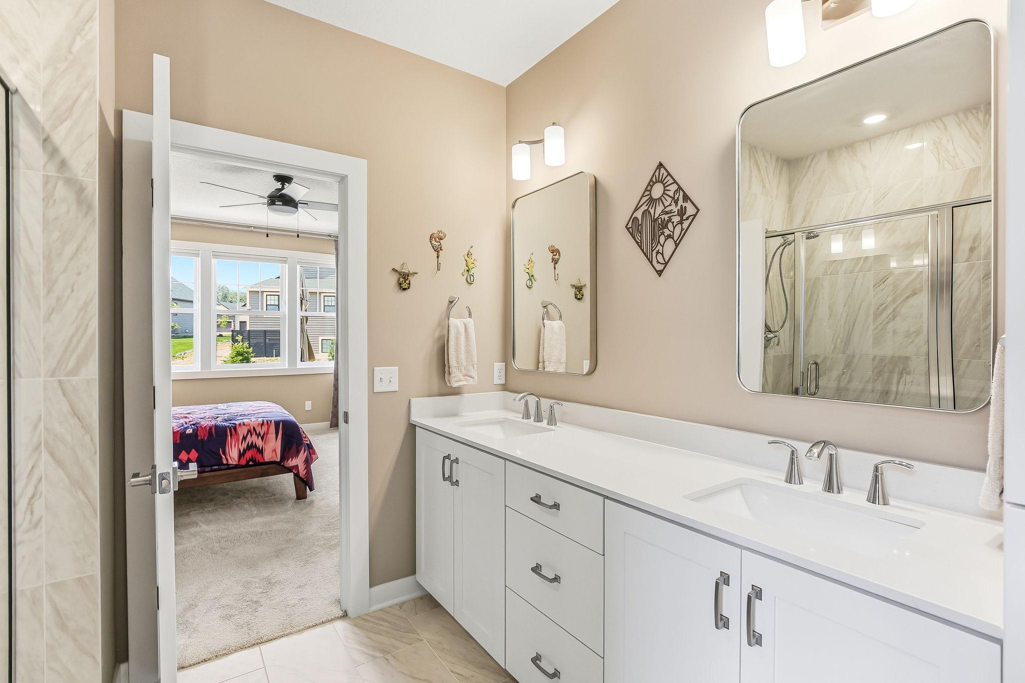 23-web-or-mls-11402-Kings-Ct-32.jpg