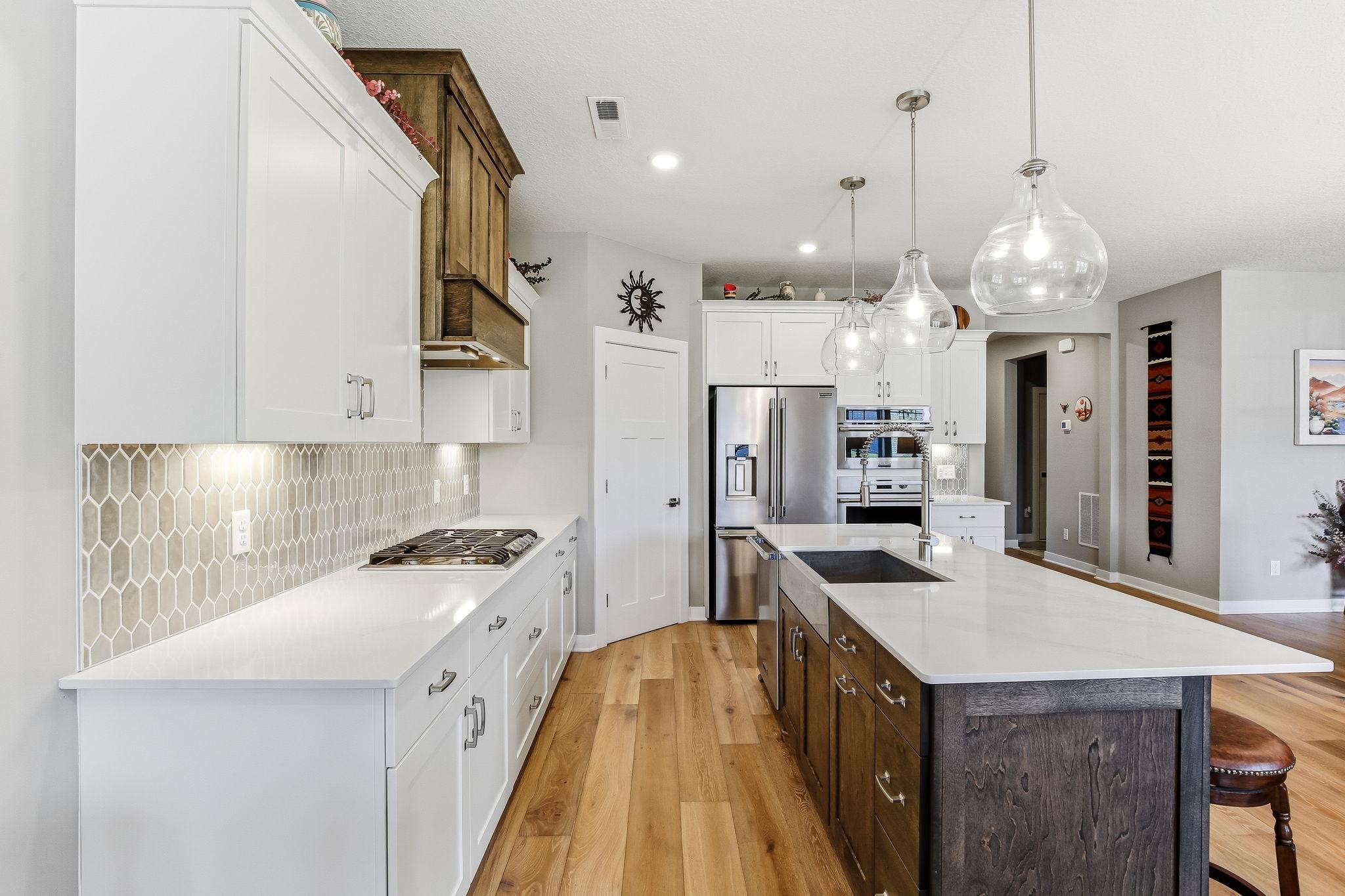 14-web-or-mls-11402-Kings-Ct-23.jpg