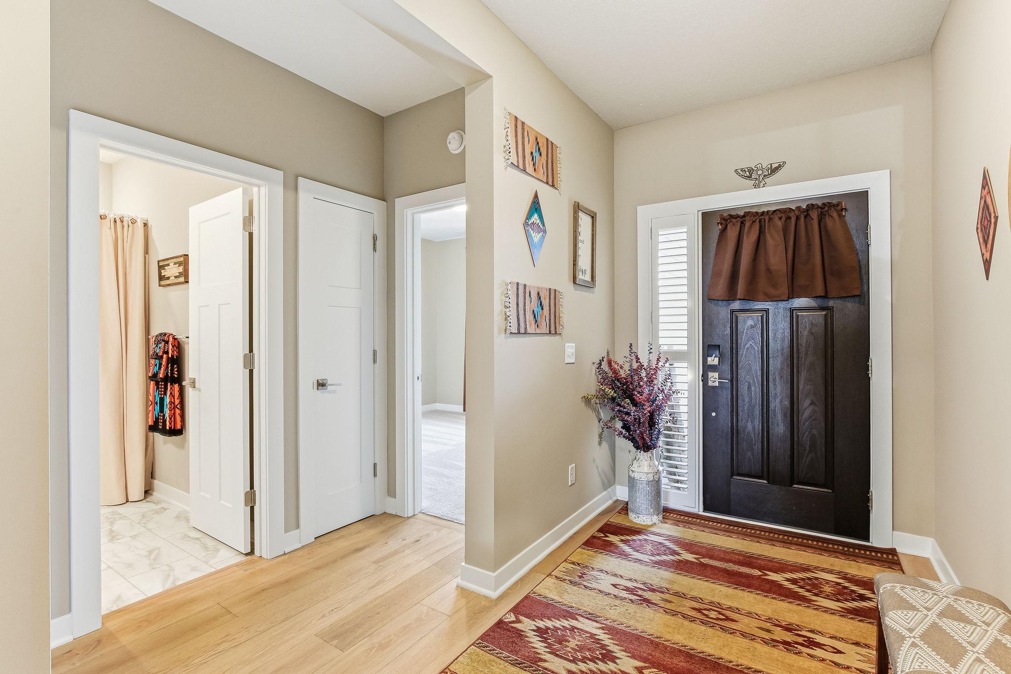 6-web-or-mls-11402-Kings-Ct-07.jpg