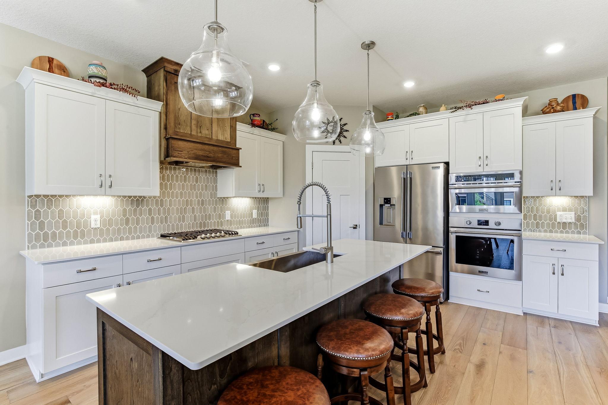 11-web-or-mls-11402-Kings-Ct-20.jpg