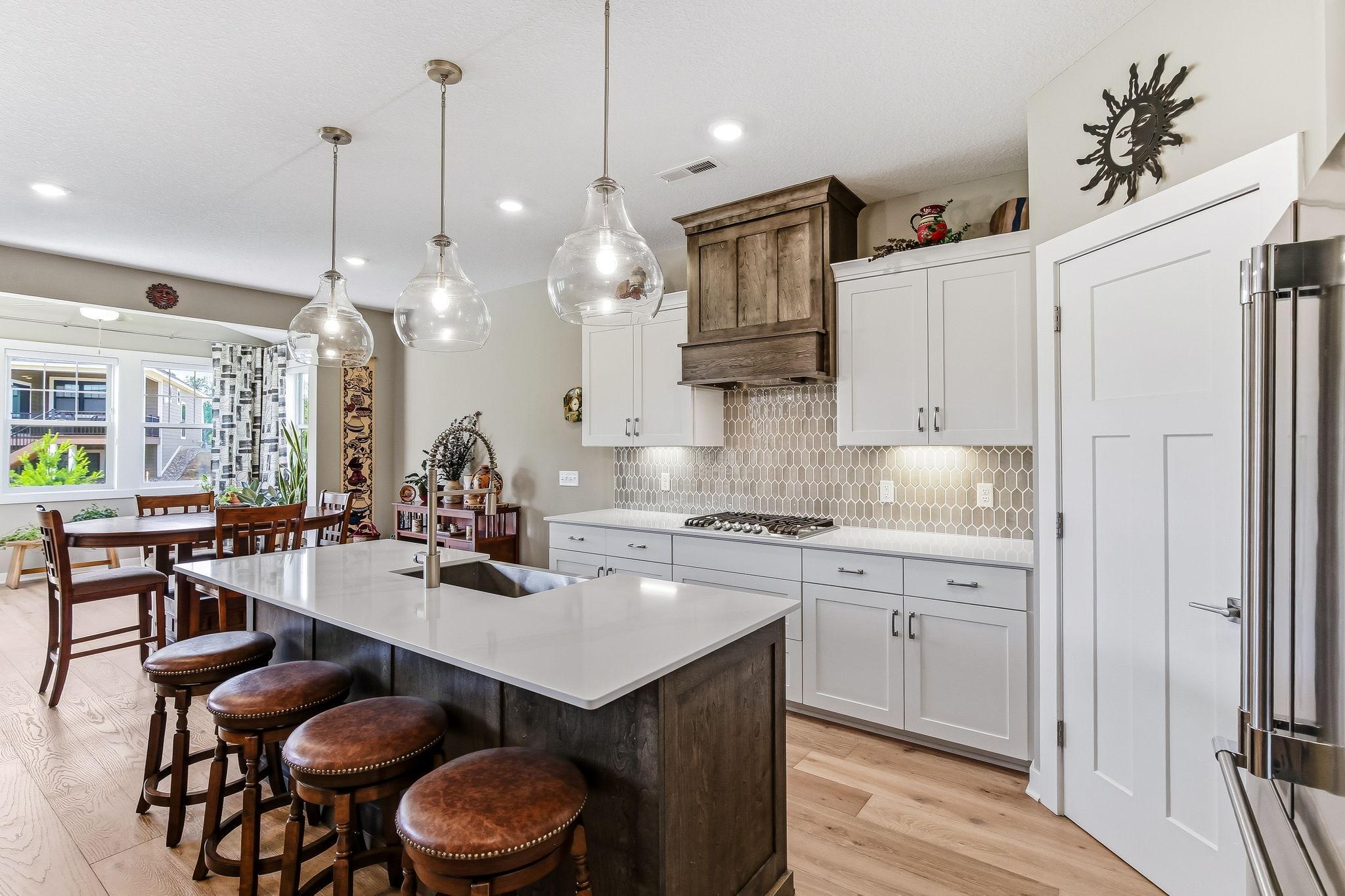 13-web-or-mls-11402-Kings-Ct-22.jpg