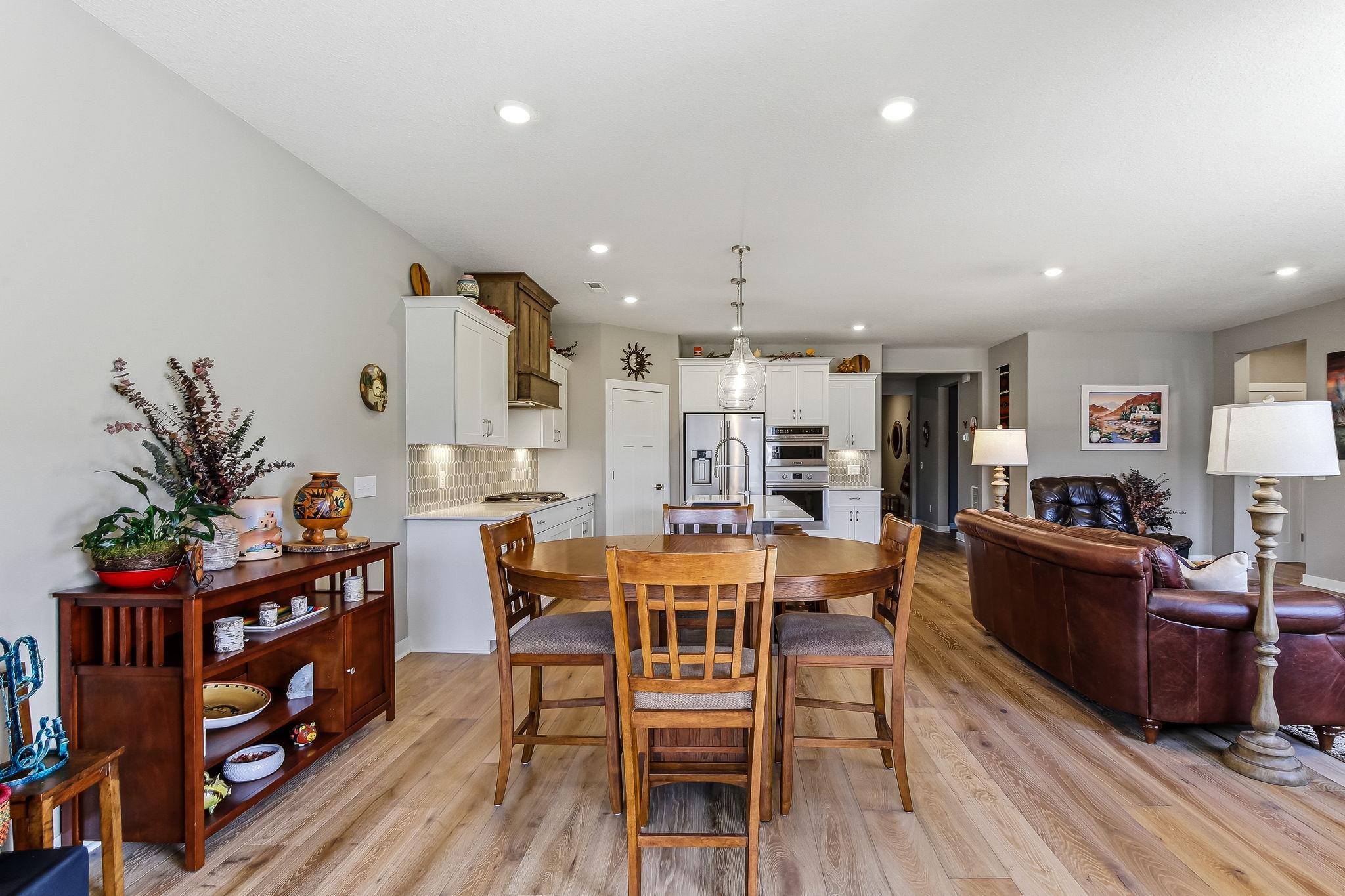 17-web-or-mls-11402-Kings-Ct-26.jpg