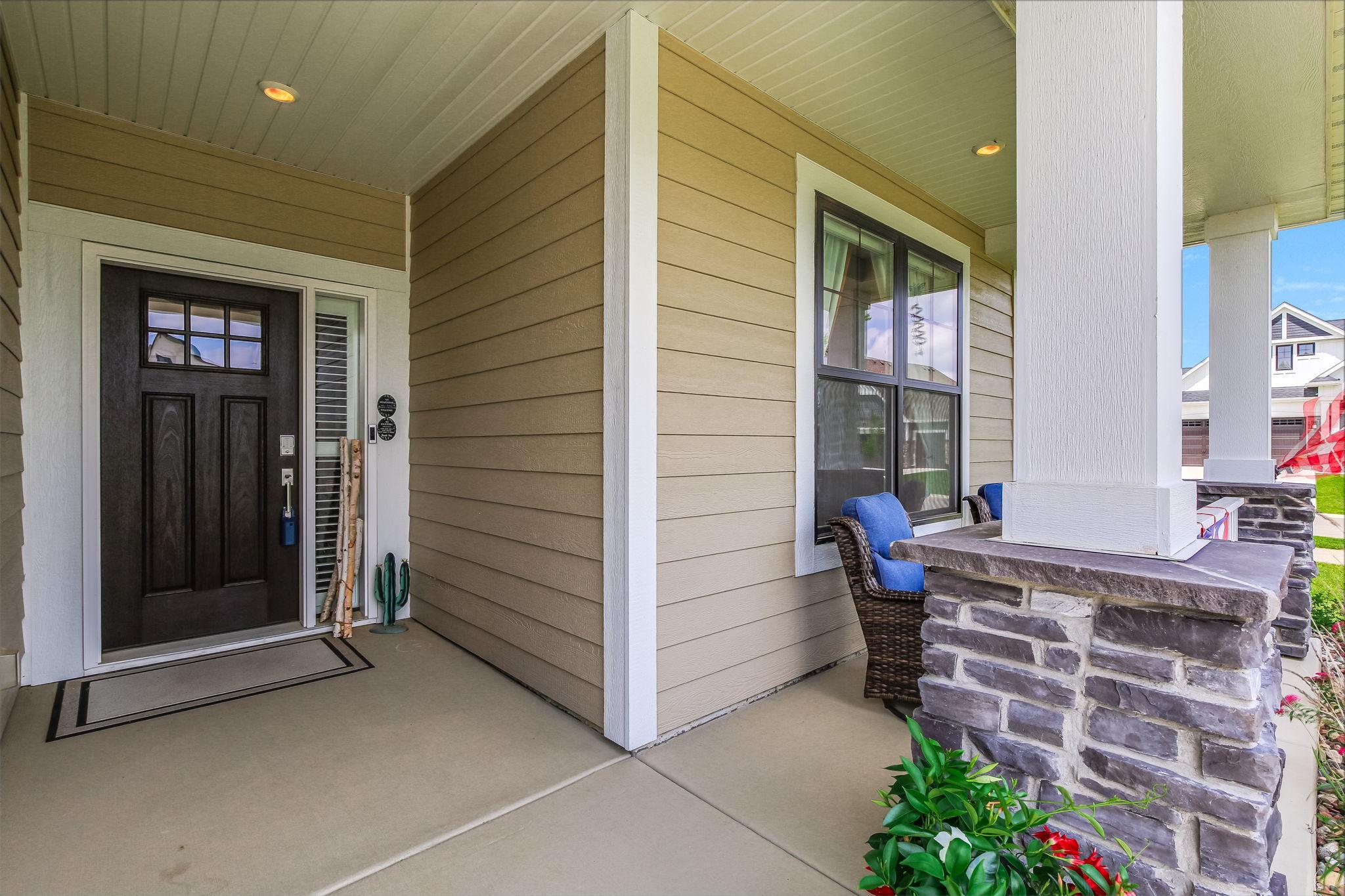4-web-or-mls-11402-Kings-Ct-04.jpg