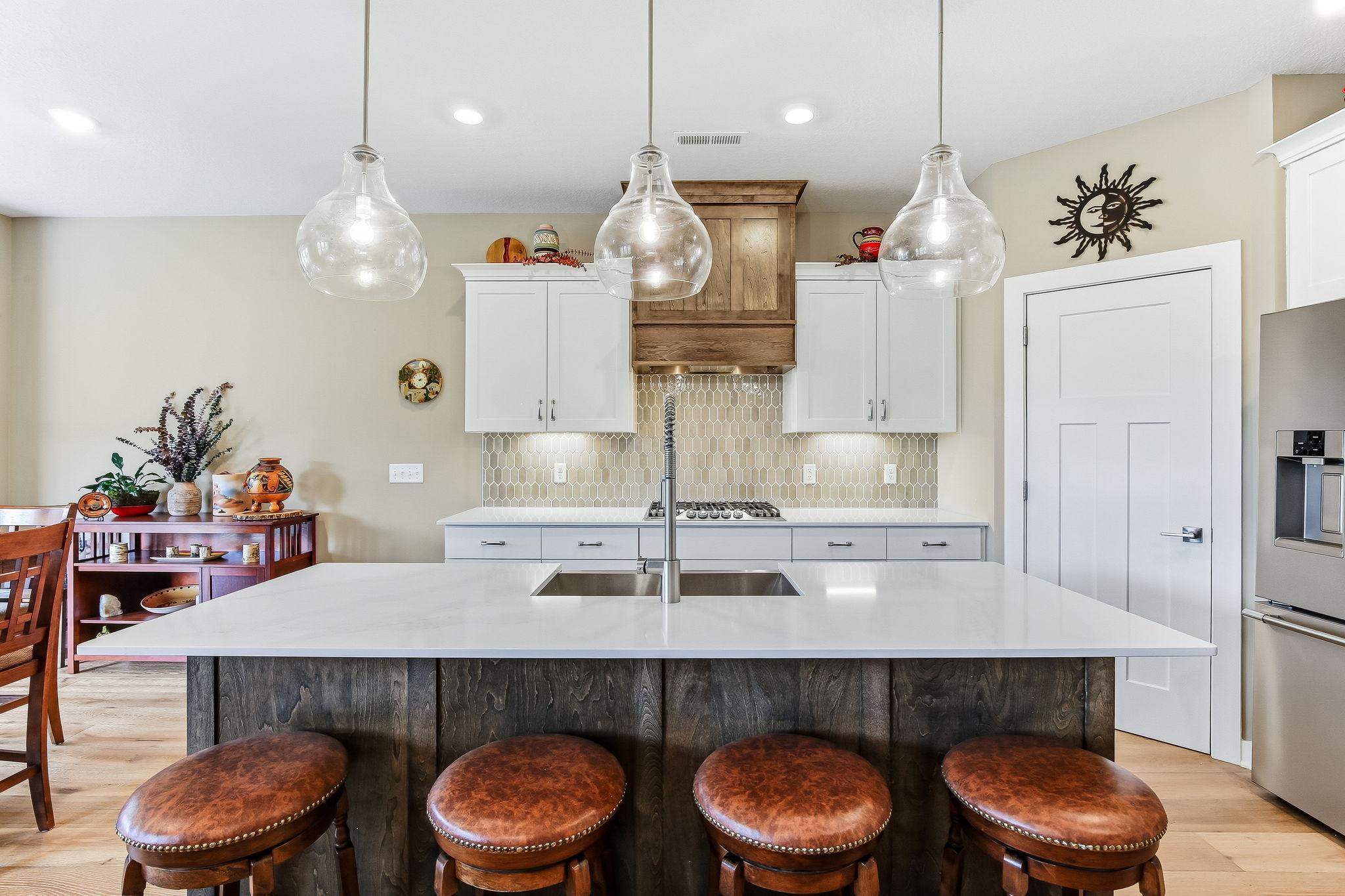 12-web-or-mls-11402-Kings-Ct-21.jpg