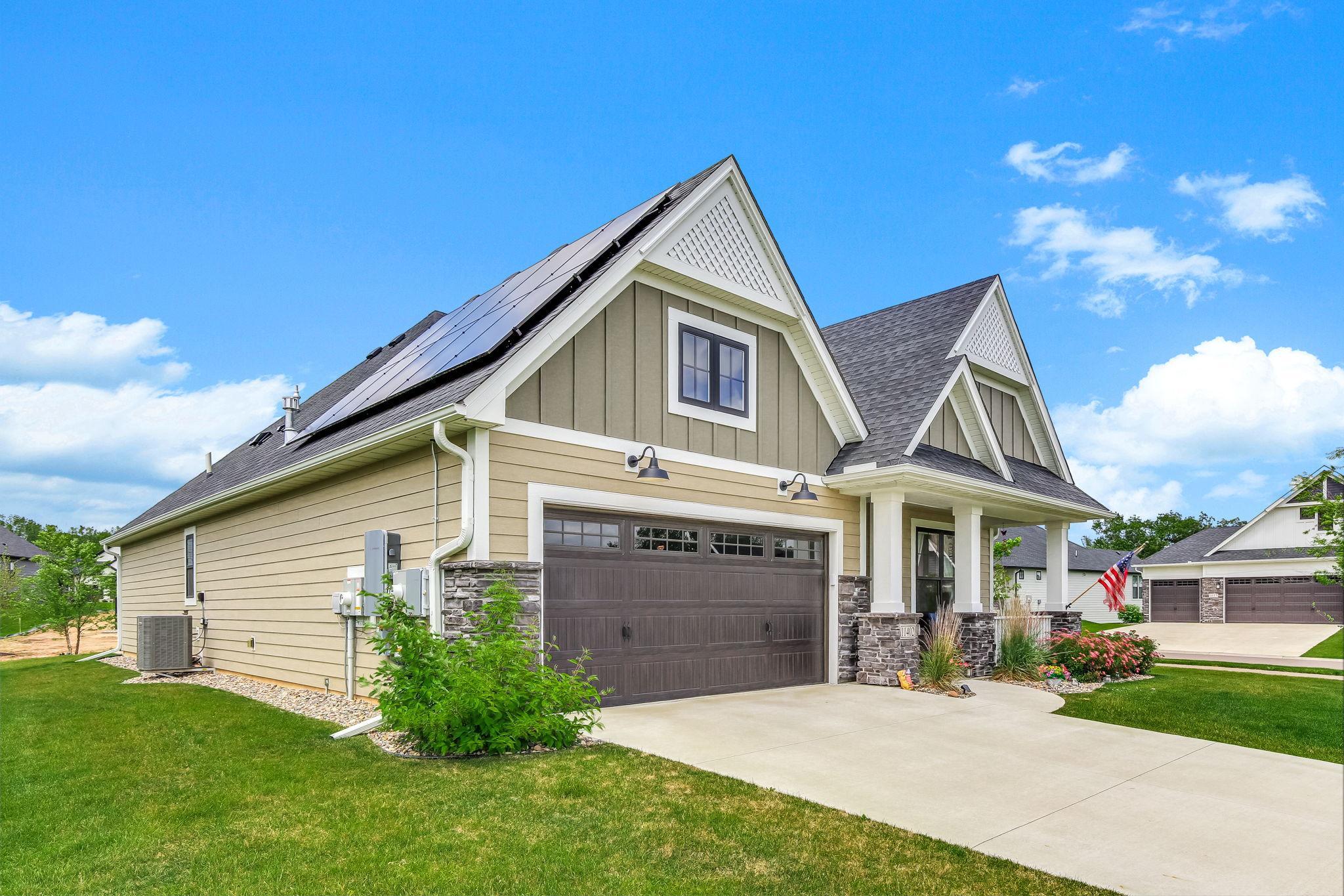 2-web-or-mls-11402-Kings-Ct-02.jpg