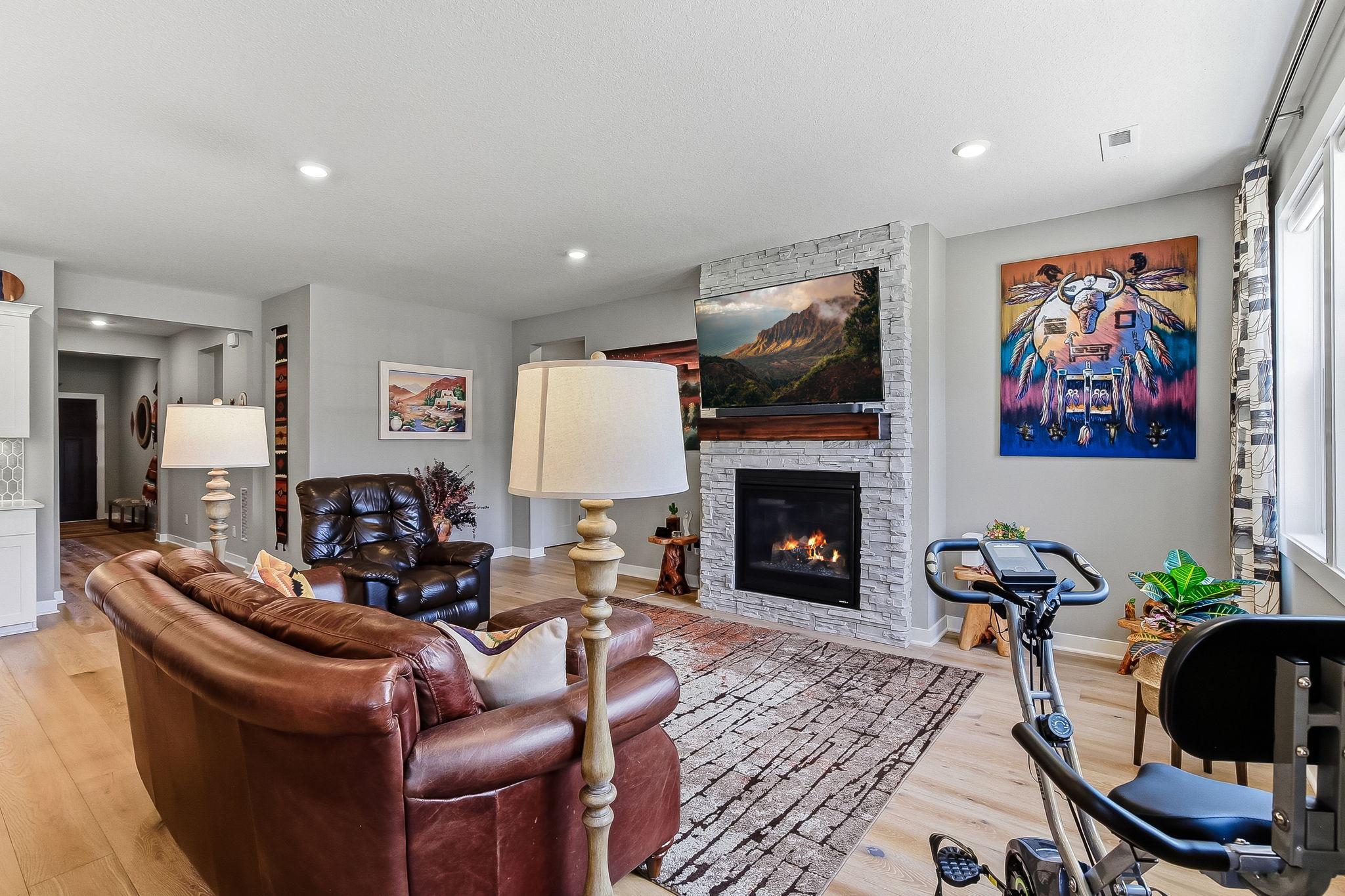 10-web-or-mls-11402-Kings-Ct-19.jpg