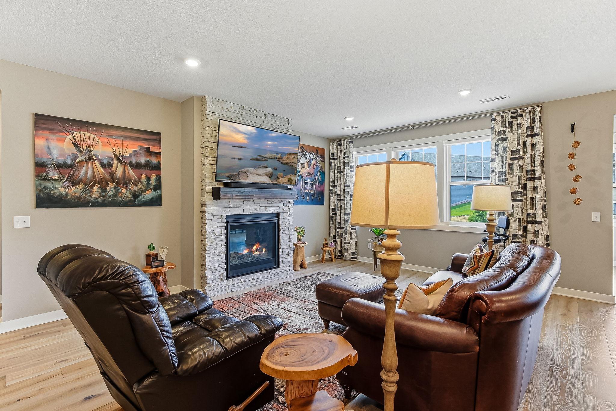 7-web-or-mls-11402-Kings-Ct-16.jpg