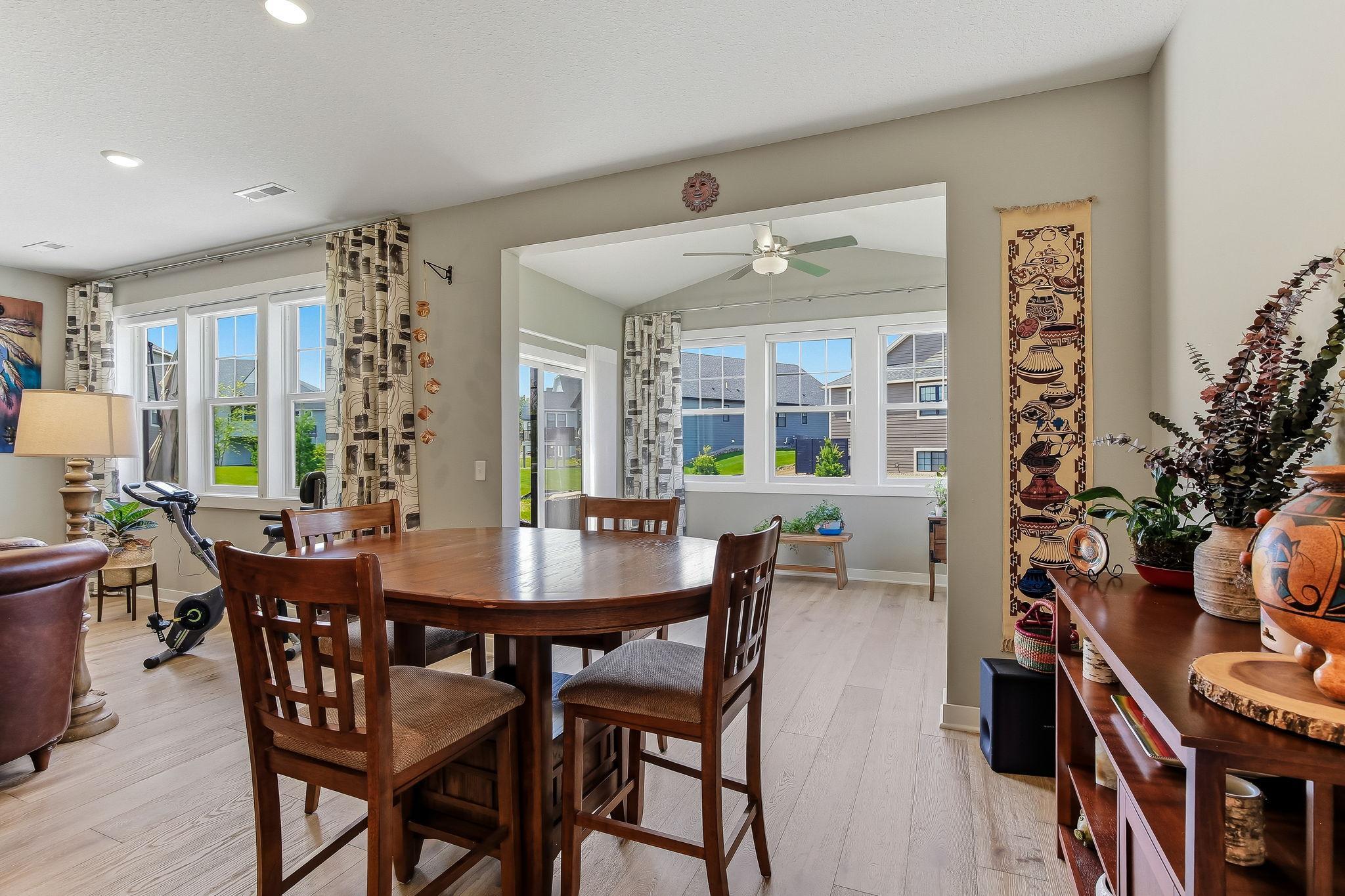 15-web-or-mls-11402-Kings-Ct-24.jpg
