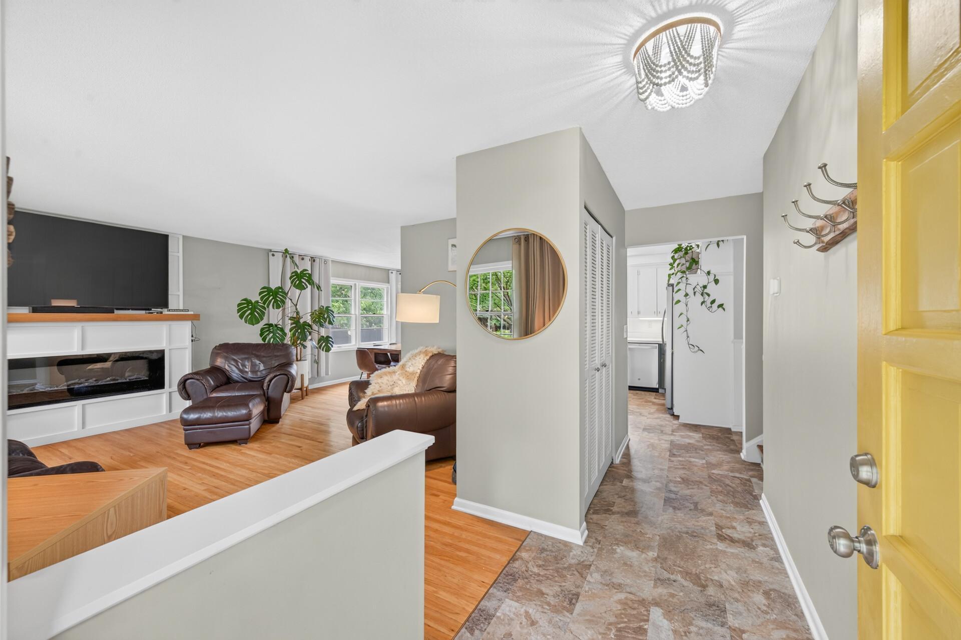 Inviting & Bright Main Level