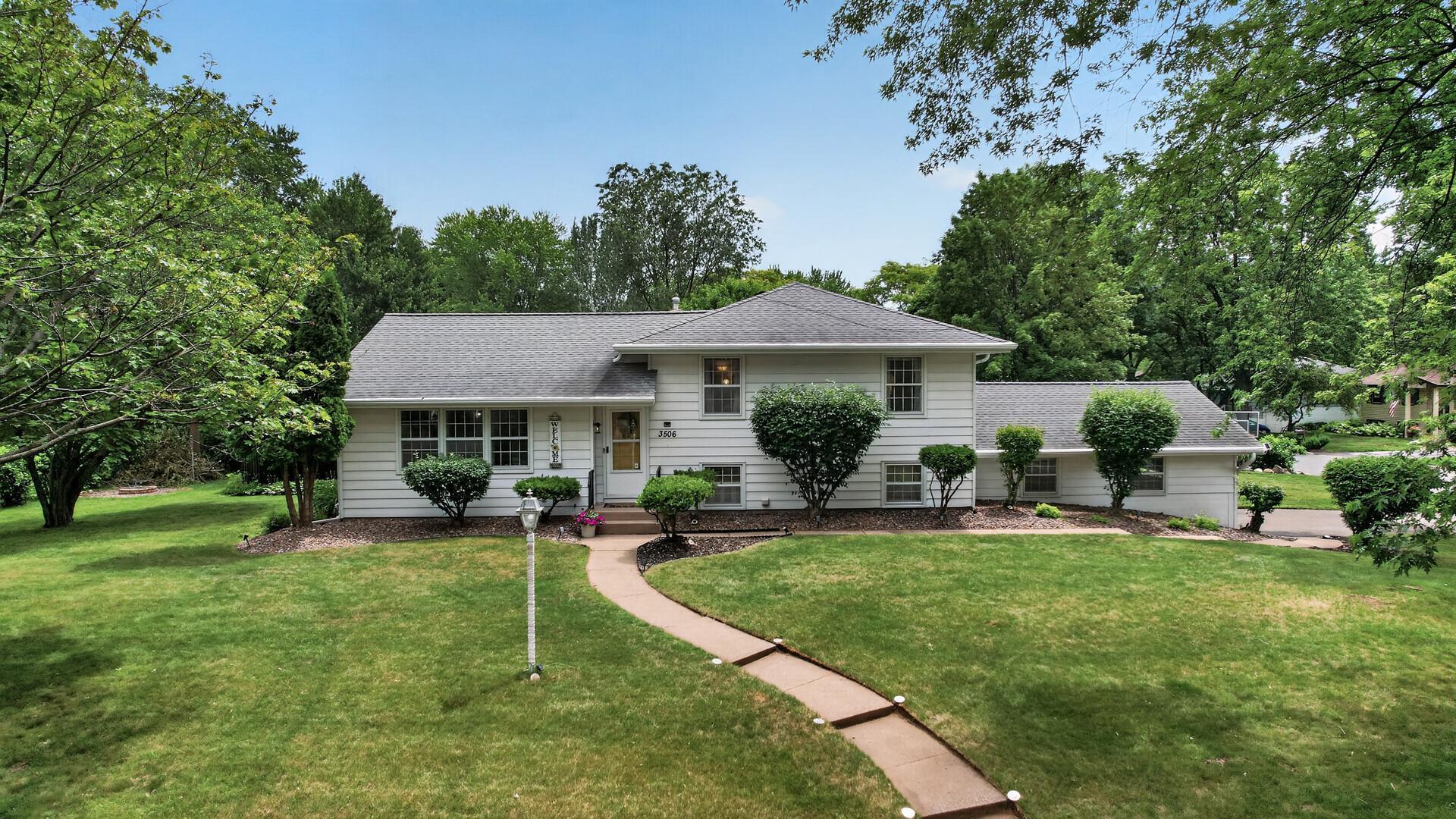A lovely spacious four level split