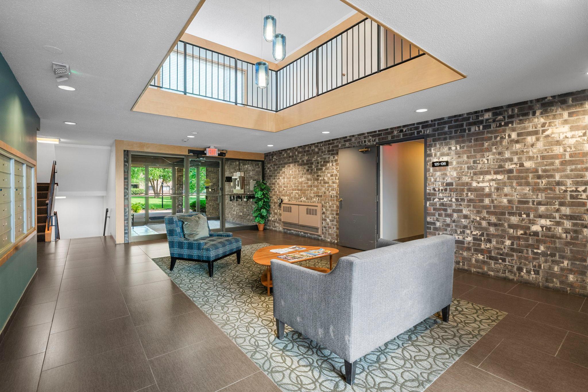 8-web-or-mls-4120 Parklawn Ave 231-33.jpg