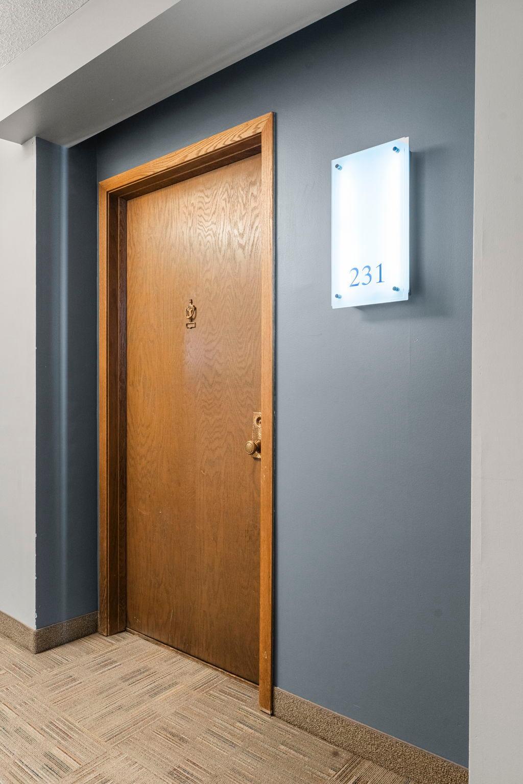 10-web-or-mls-4120 Parklawn Ave 231-213.jpg