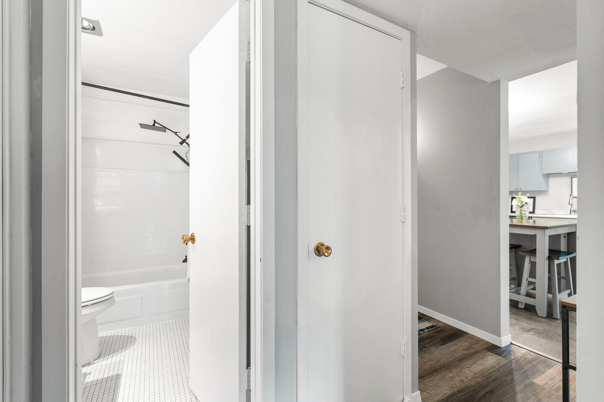 14-web-or-mls-4120 Parklawn Ave 231-88.jpg