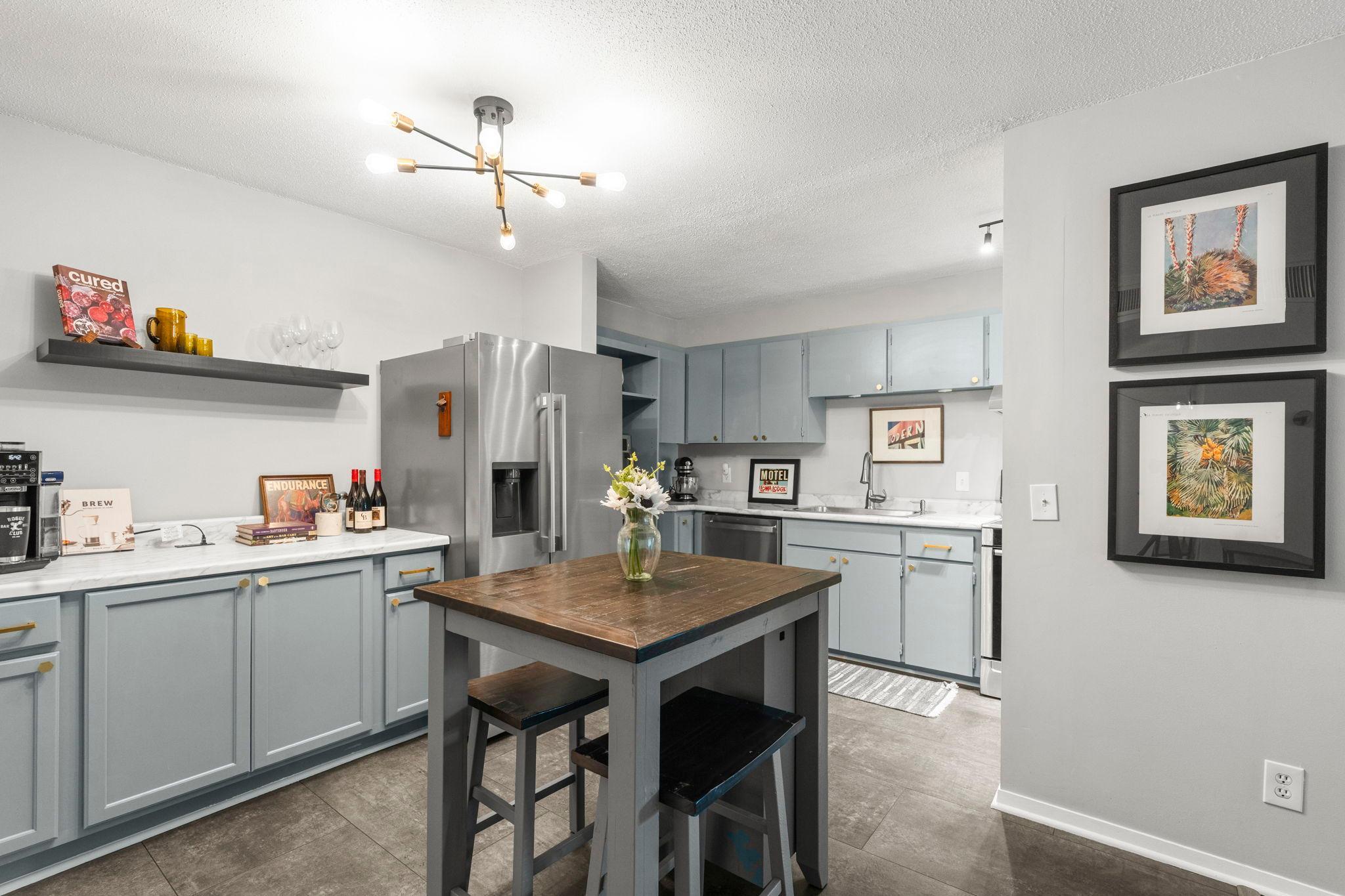 22-web-or-mls-4120 Parklawn Ave 231-93.jpg