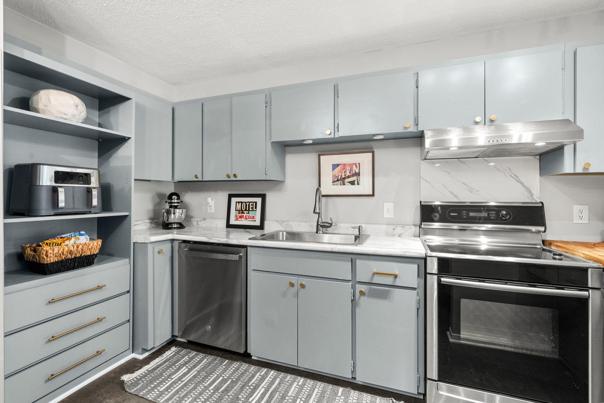 26-web-or-mls-4120 Parklawn Ave 231-148.jpg