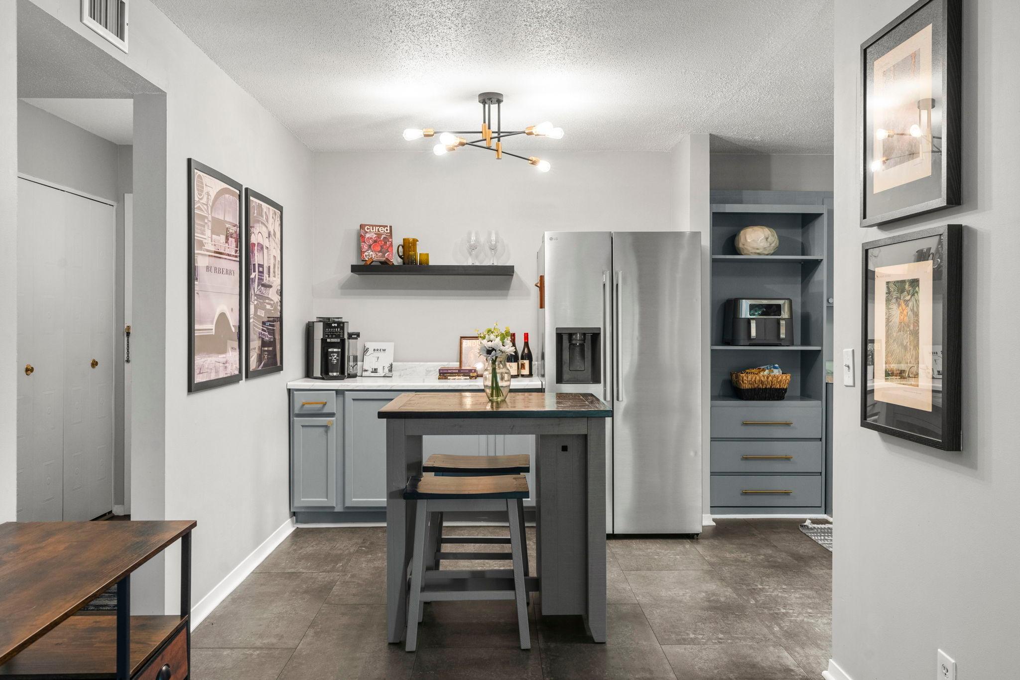 29-web-or-mls-4120 Parklawn Ave 231-178.jpg