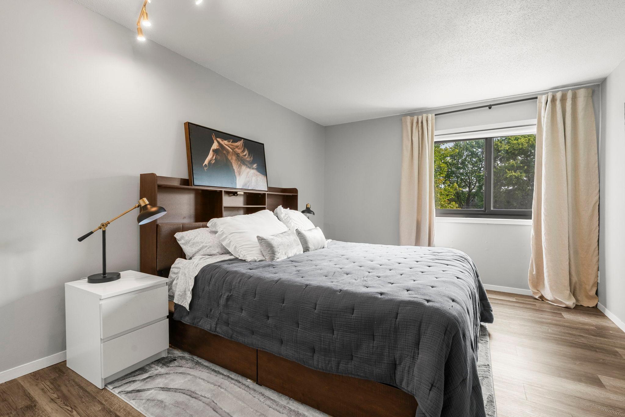 30-web-or-mls-4120 Parklawn Ave 231-183.jpg