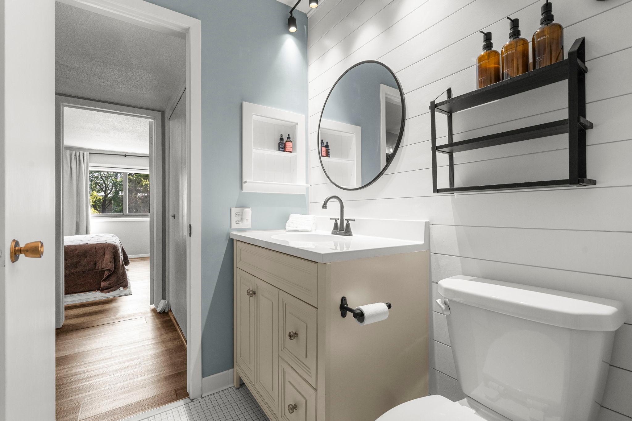 34-web-or-mls-4120 Parklawn Ave 231-203.jpg