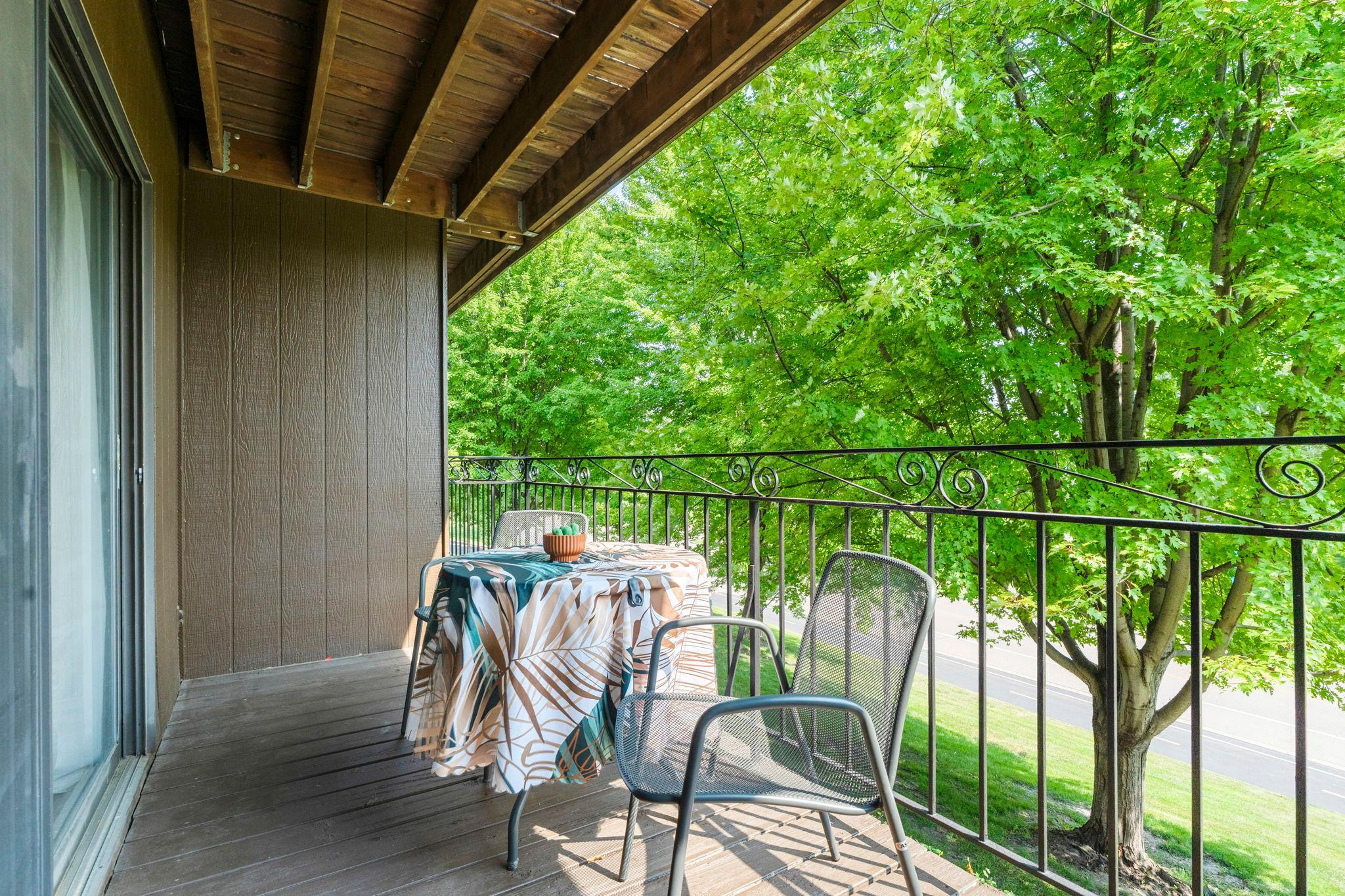 38-web-or-mls-4120 Parklawn Ave 231-168.jpg