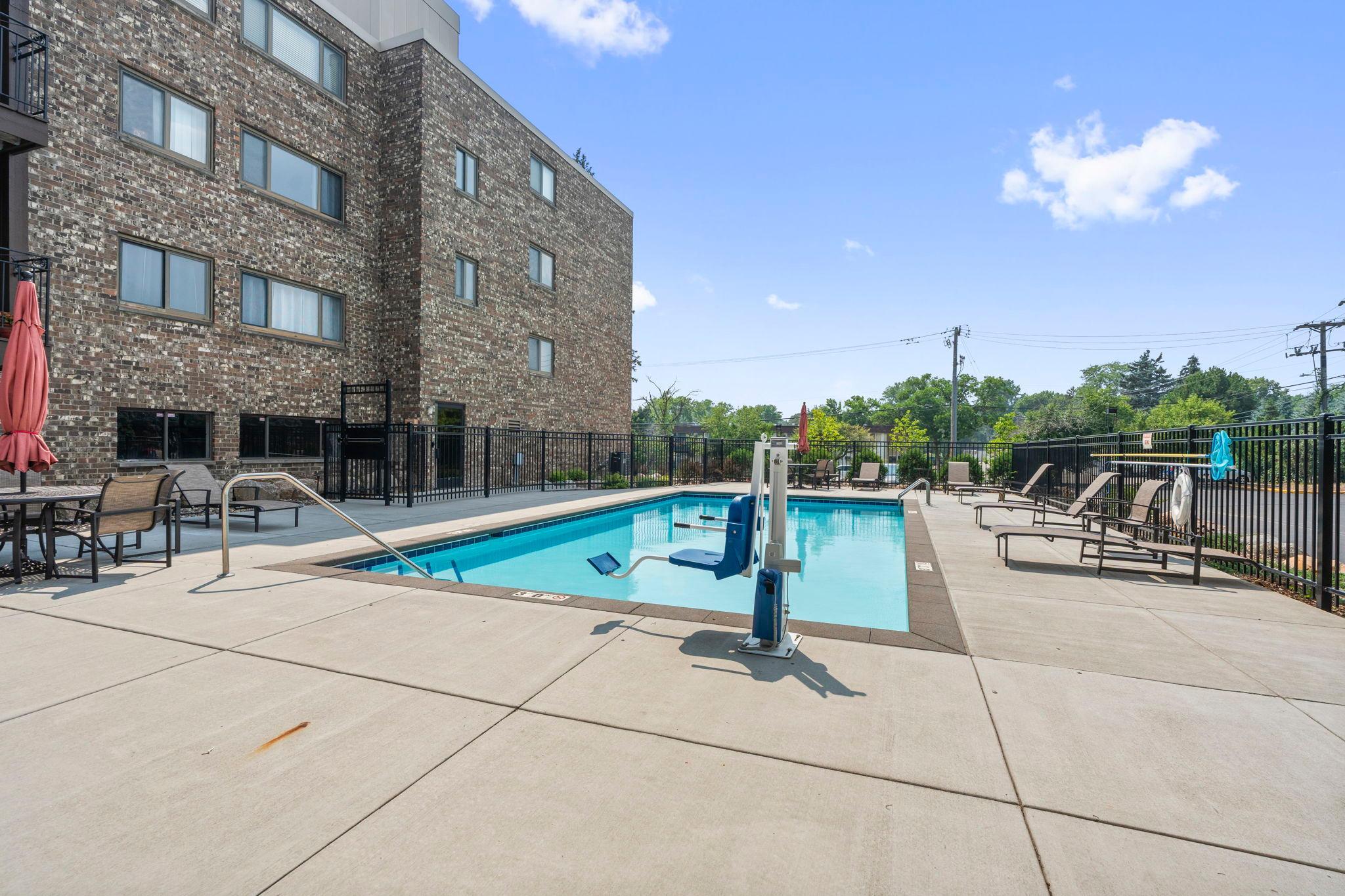 43-web-or-mls-4120 Parklawn Ave 231-53.jpg